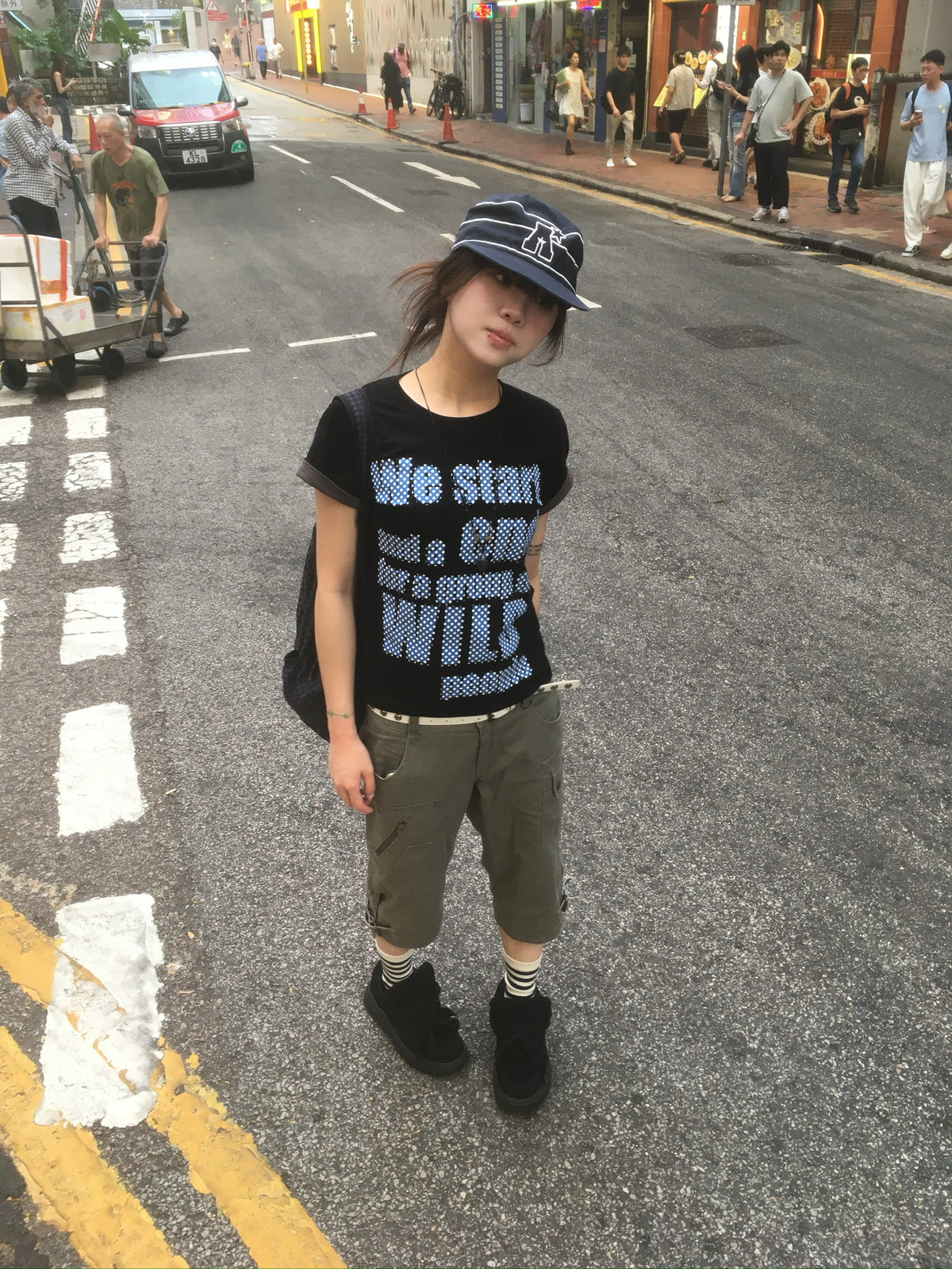 dot letter roll-up tee (black)