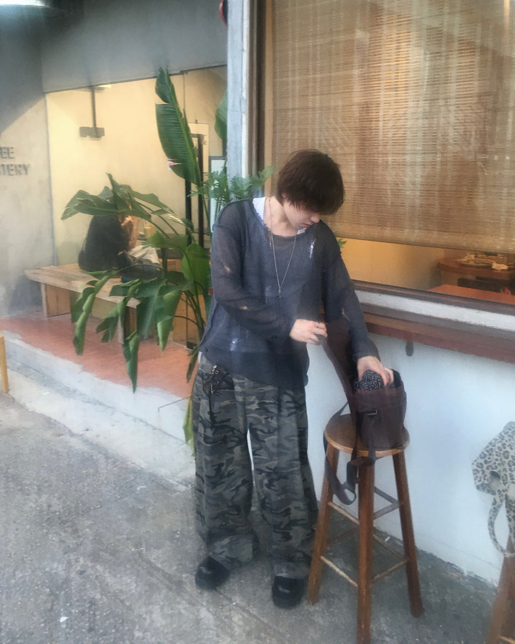 damaged mesh knit (charcoal)