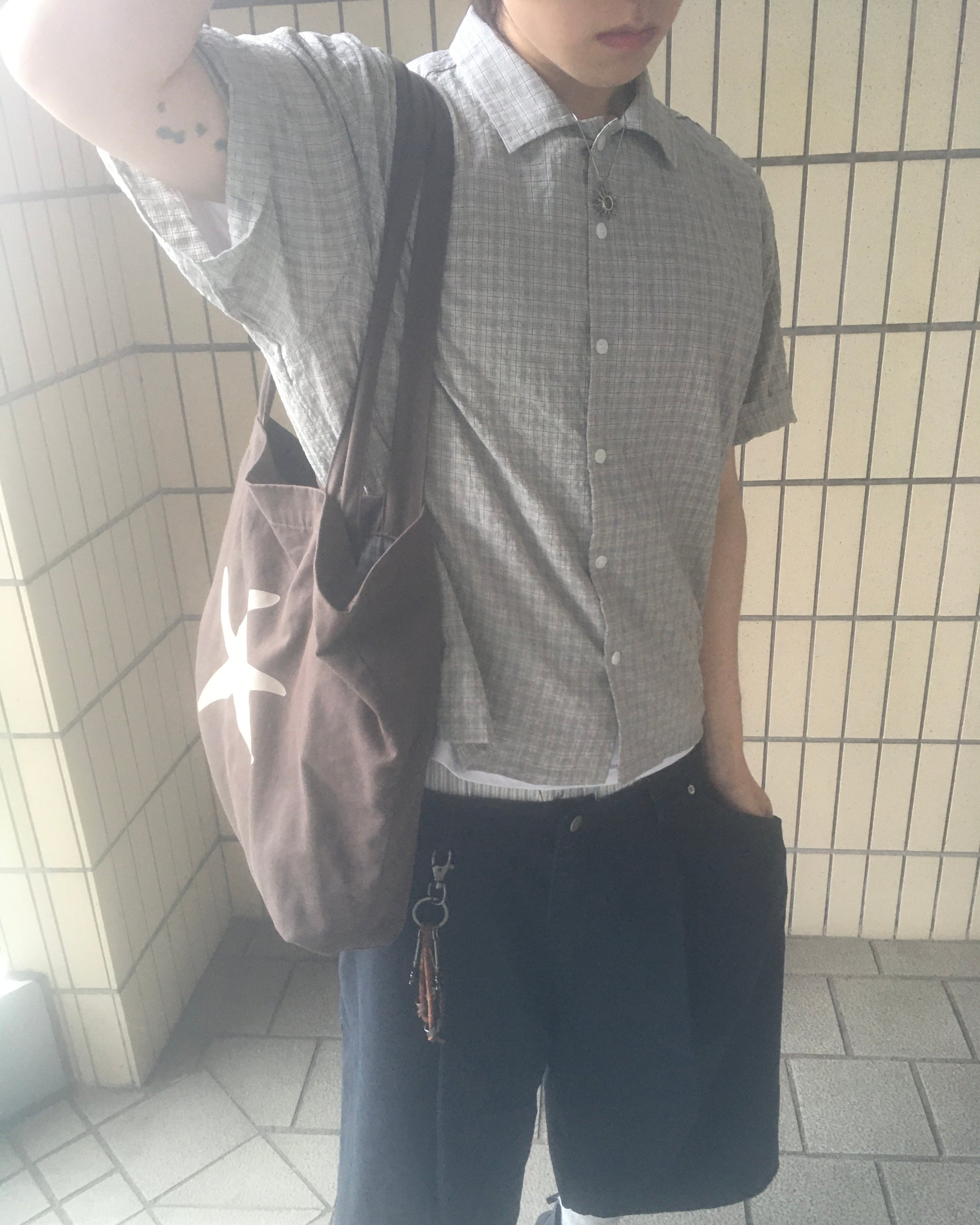 checked v-neck crop shirt (grey)
