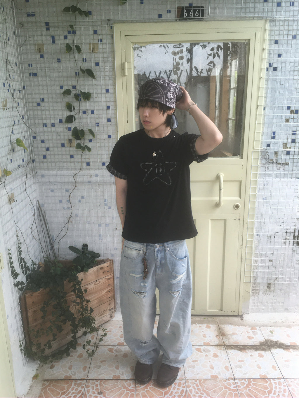 (★BEST) check star roll-up tee (black)