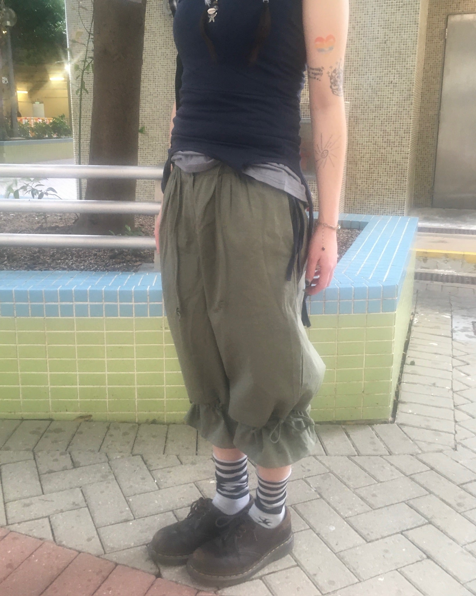 ruffle banding half pants (khaki)