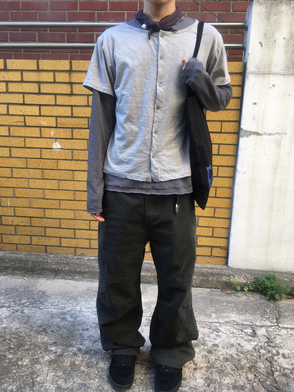 mock layer button tee (grey)