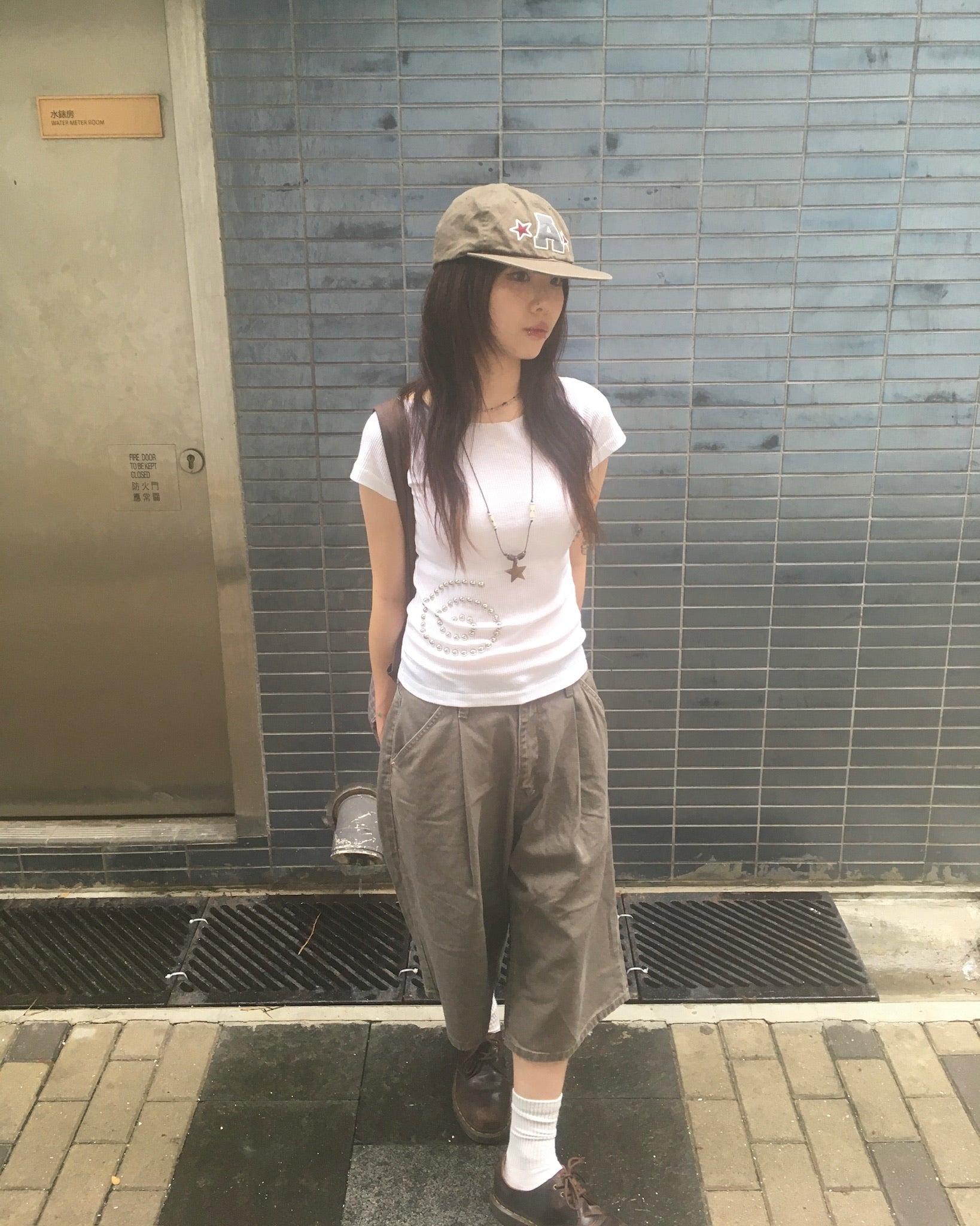 pin tuck bermuda pants (brown)