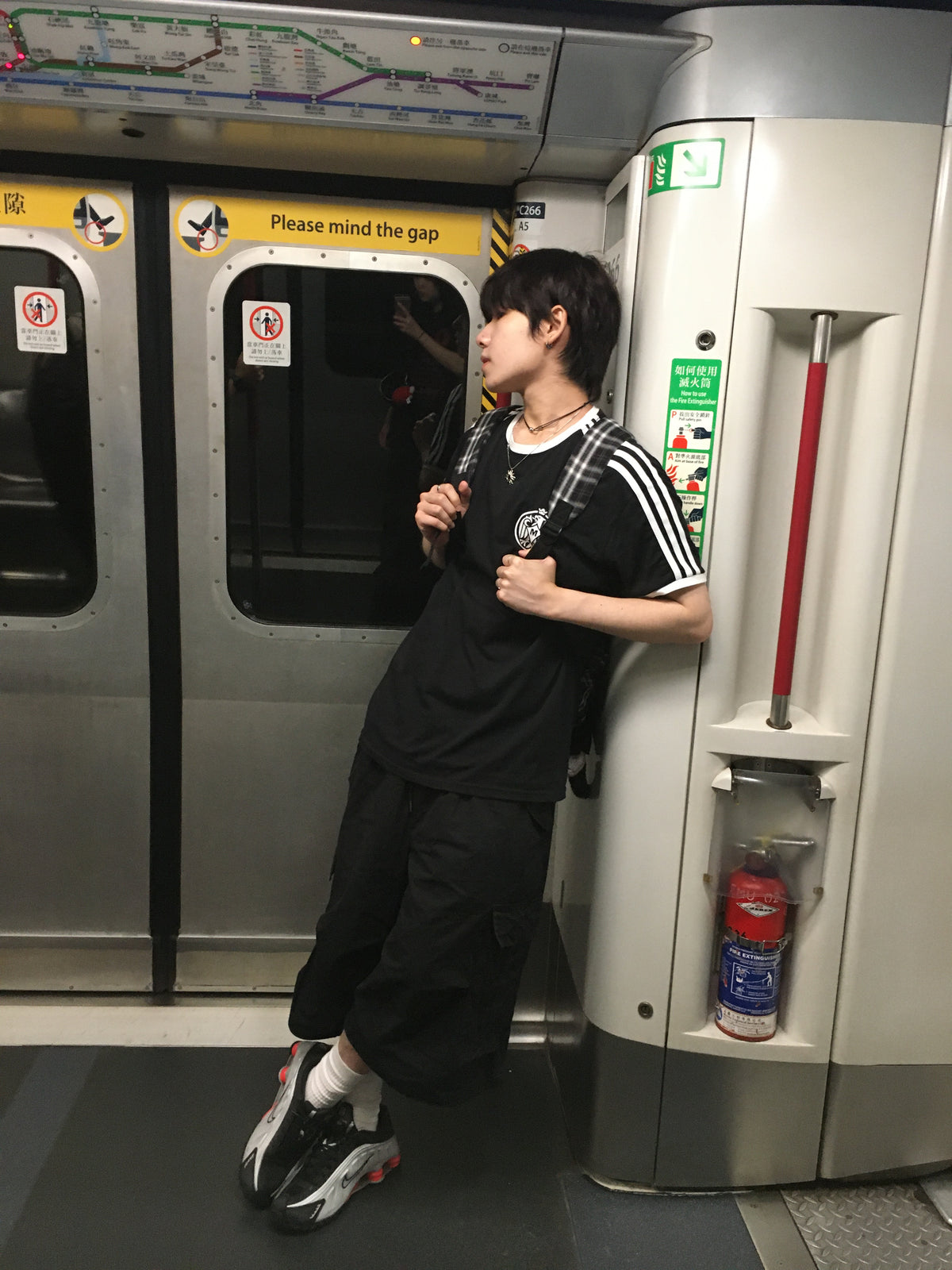 wide cut cargo bermuda pants