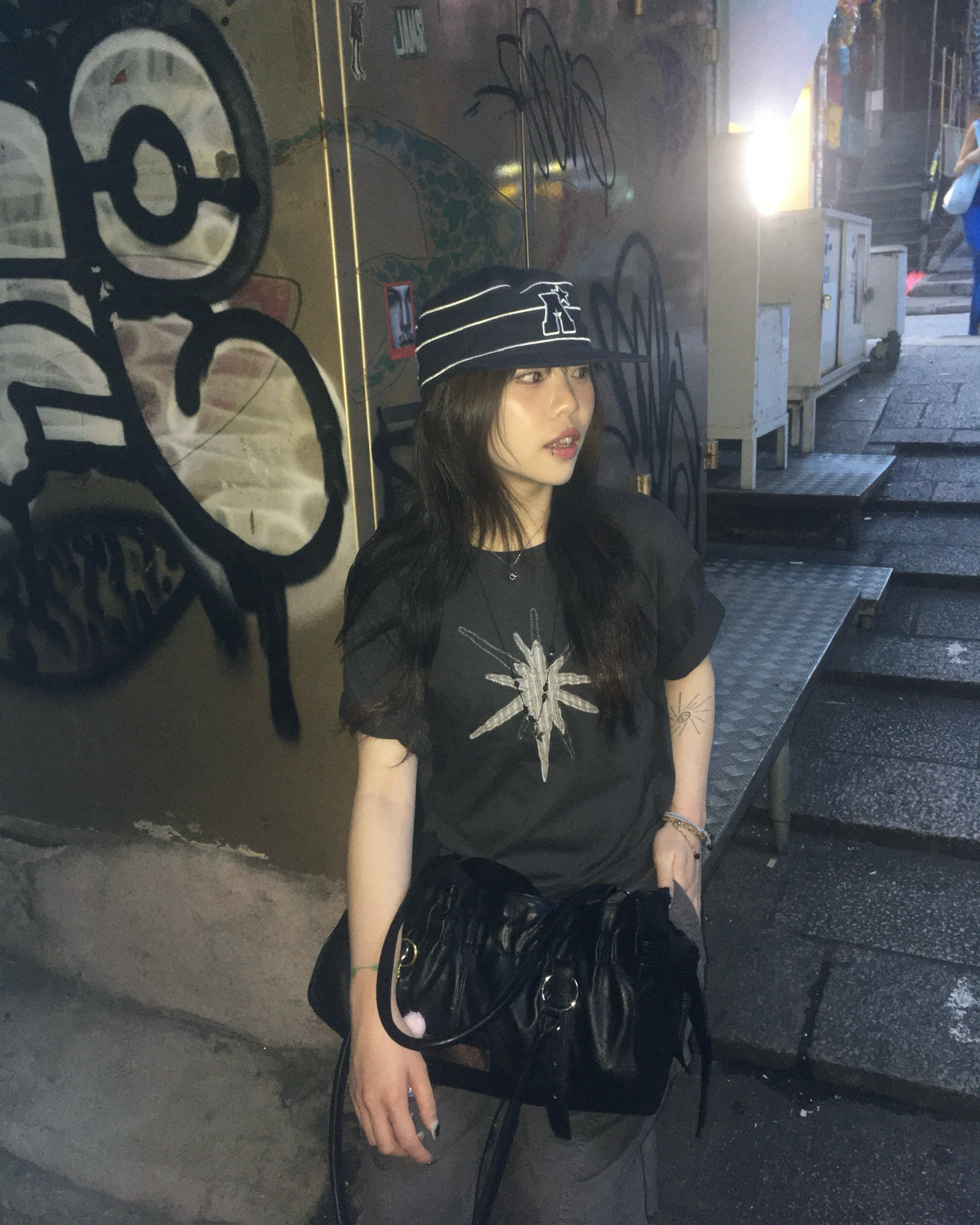 star colored crop tee (charcoal)