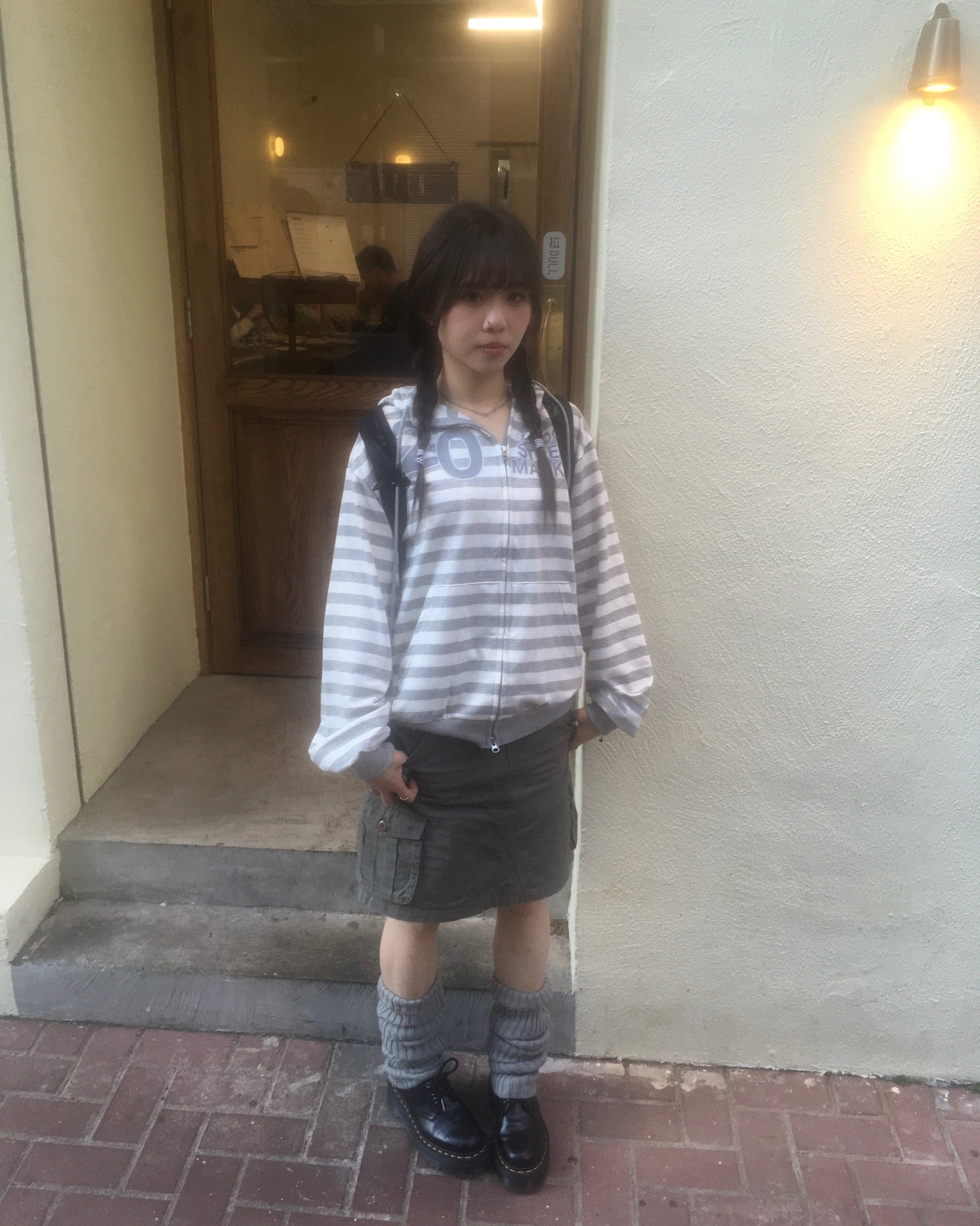 20 striped zip-up hoodie (grey)