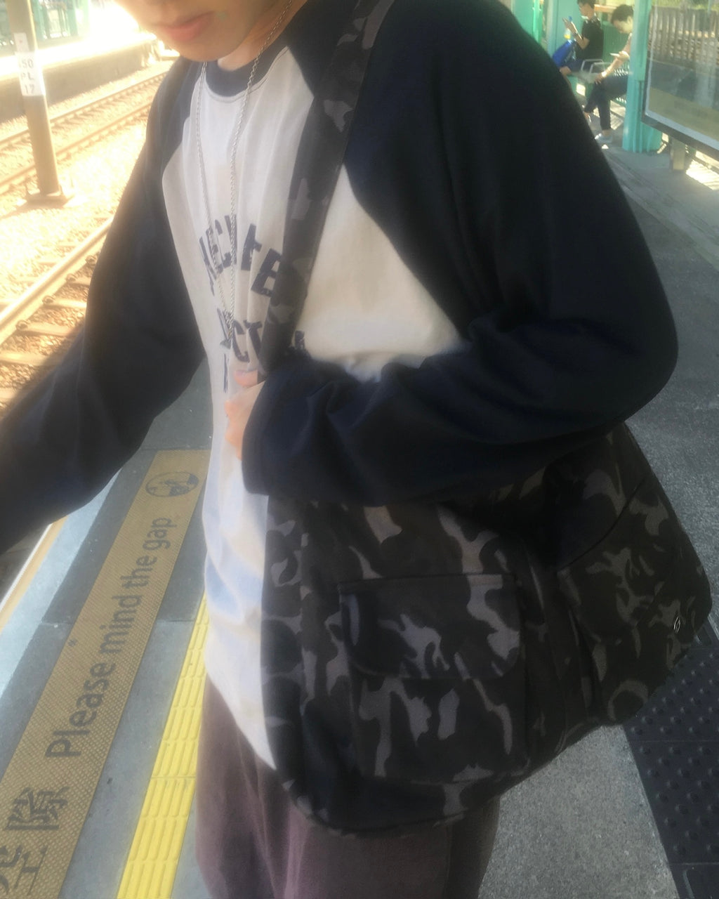 camo shoulder bag (charcoal)