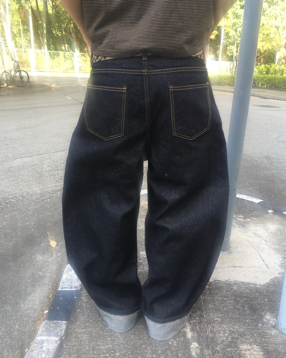 stitch baggy raw jeans