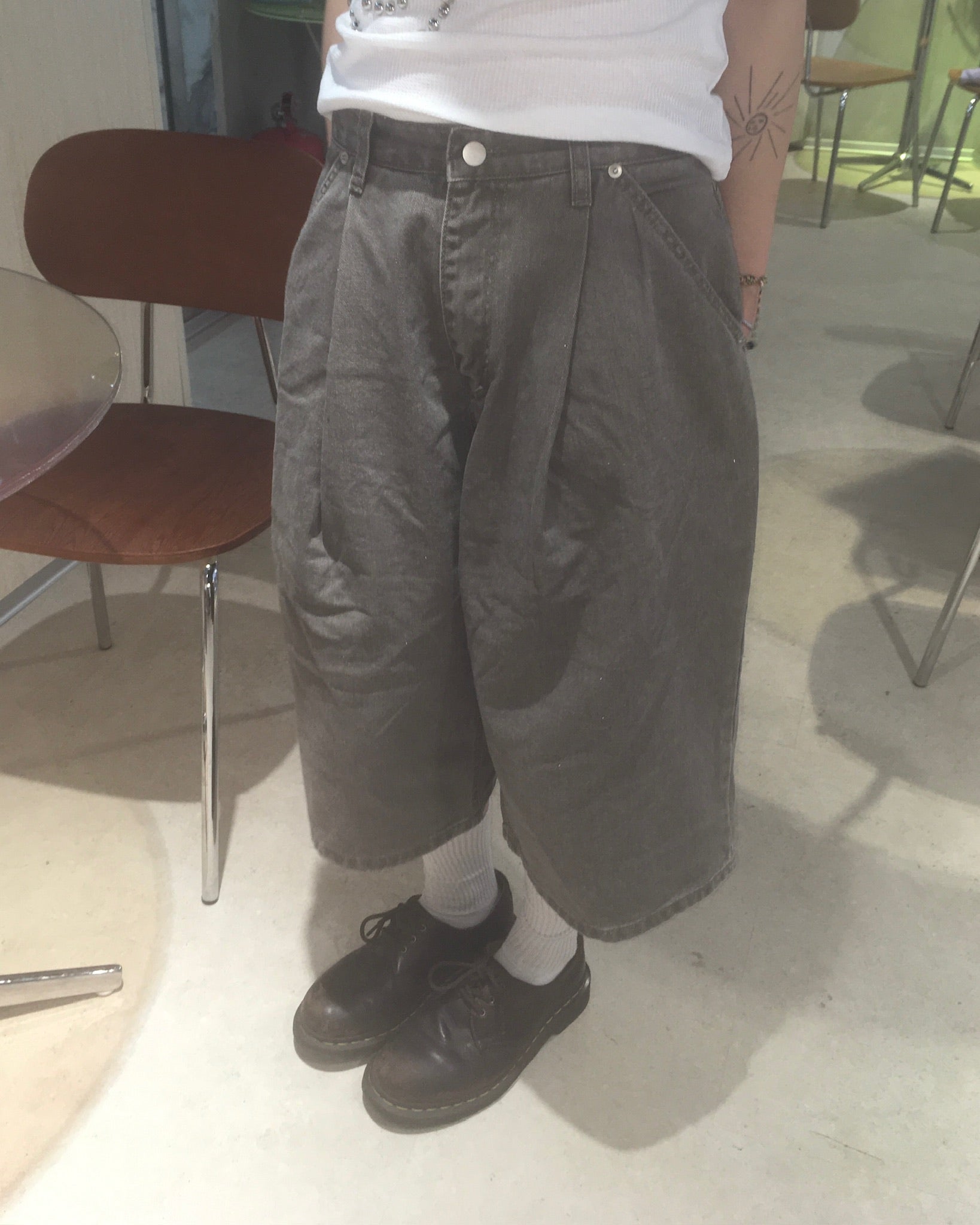 pin tuck bermuda pants (brown)