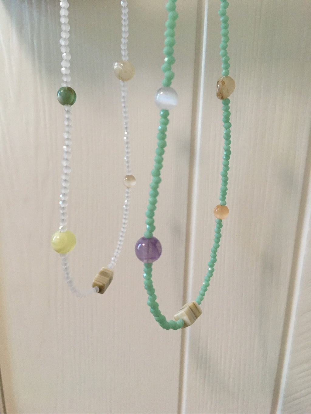 stone beaded necklace (white)
