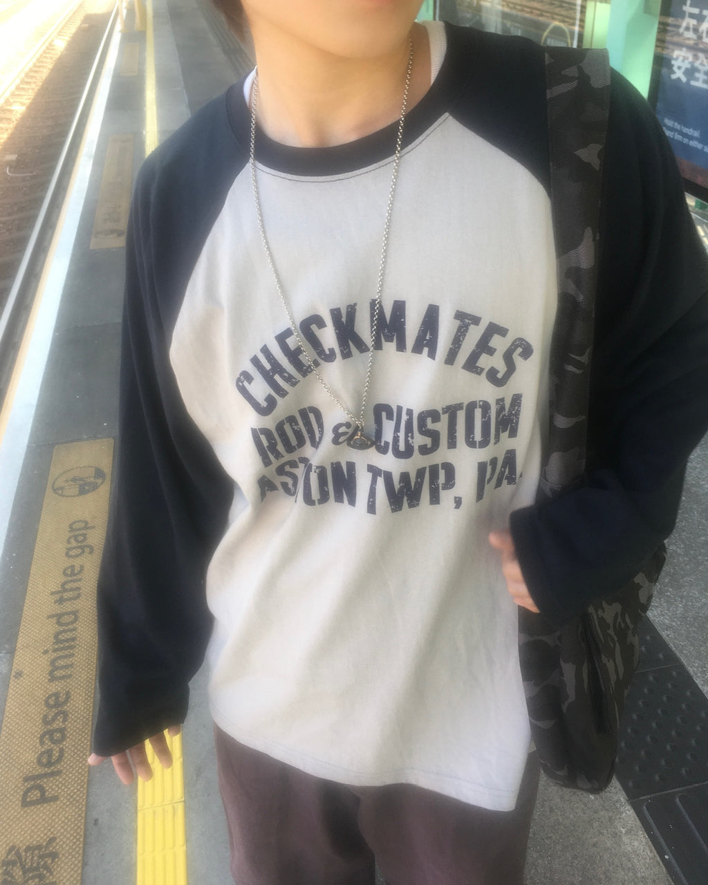 checkmates raglan tee (navy/grey) (men)