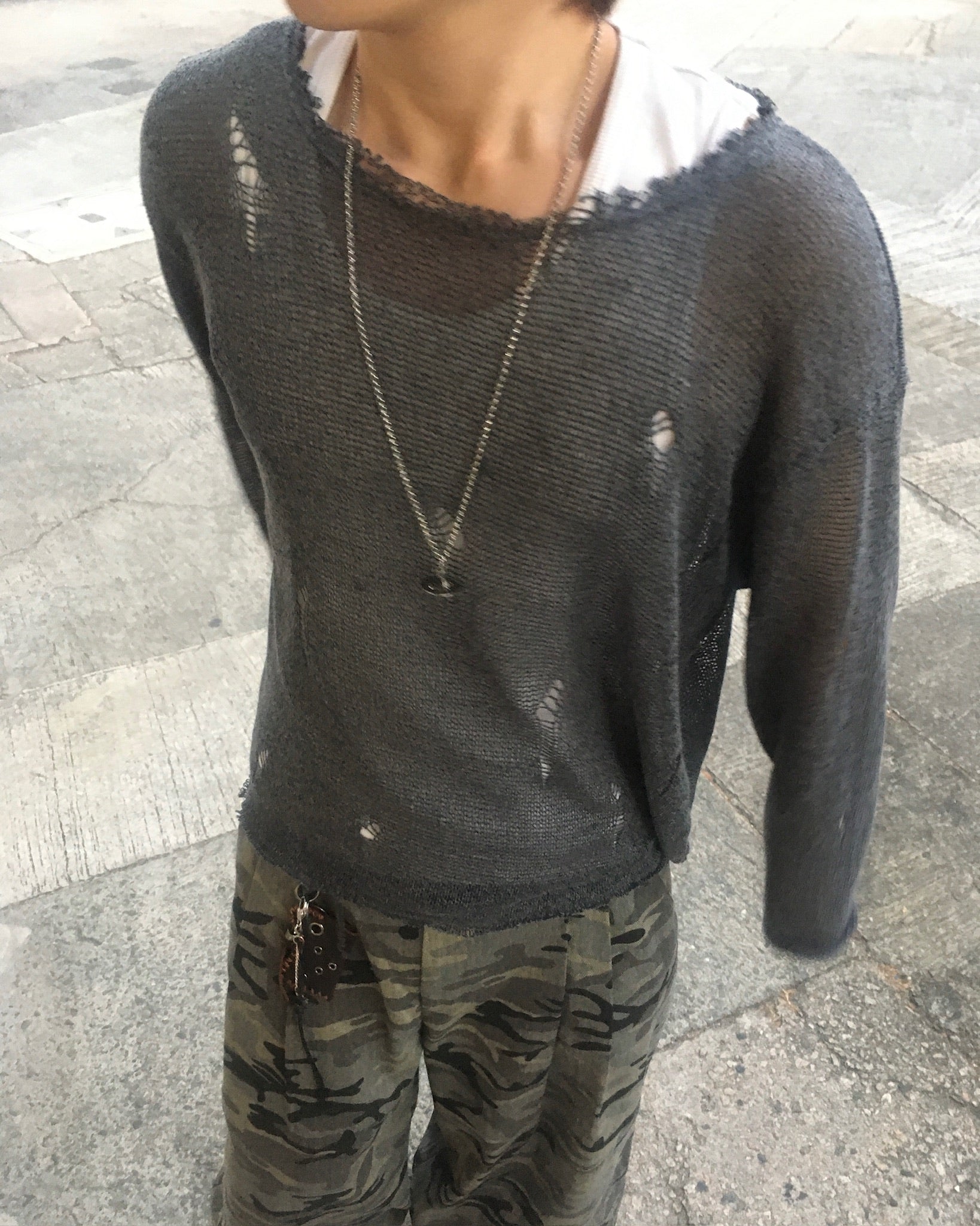 damaged mesh knit (charcoal)