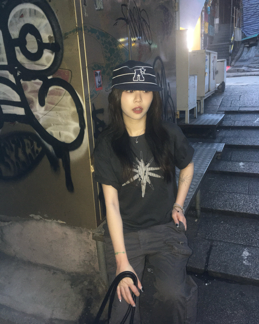 star colored crop tee (charcoal)