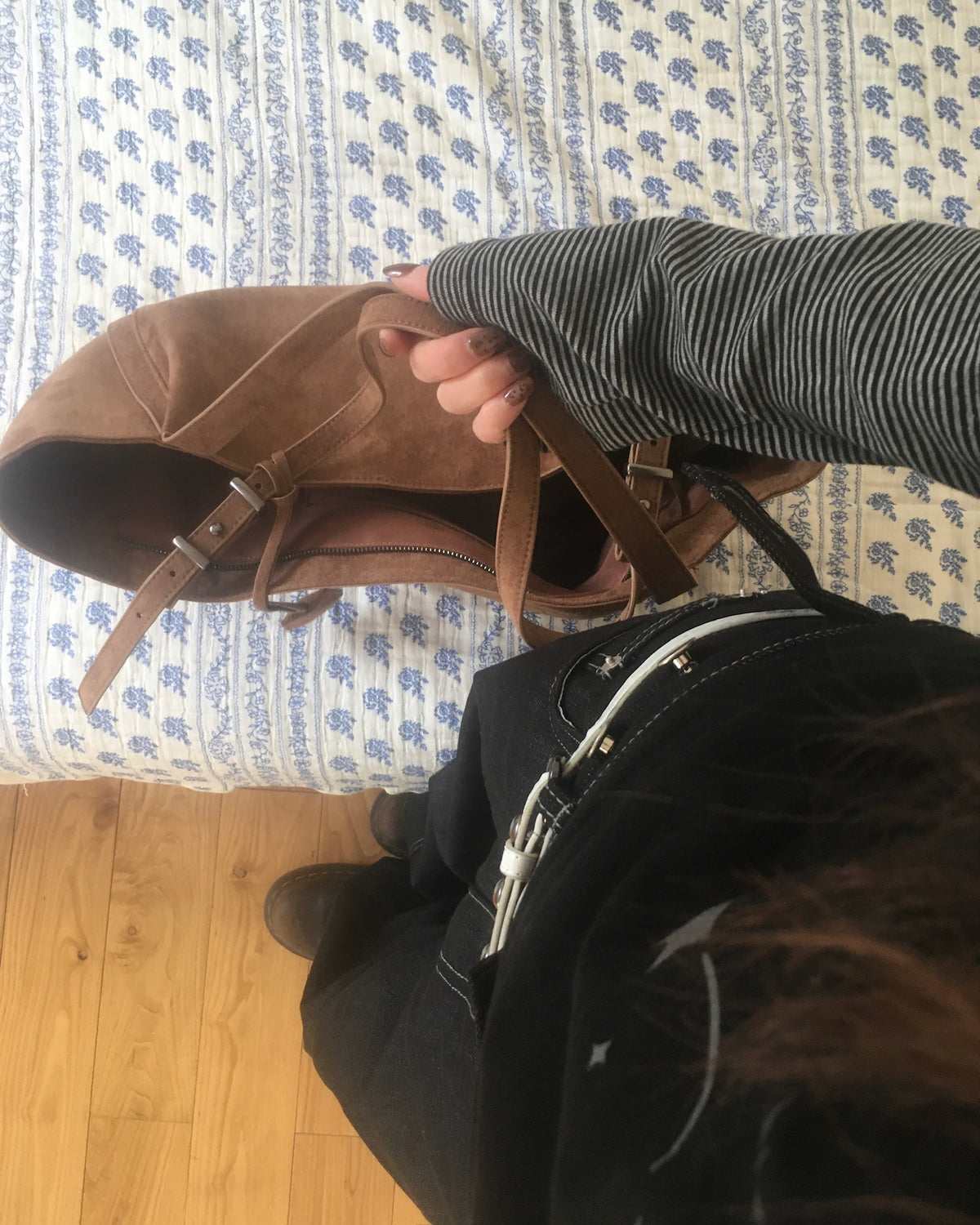 suede shoulder bag (camel)
