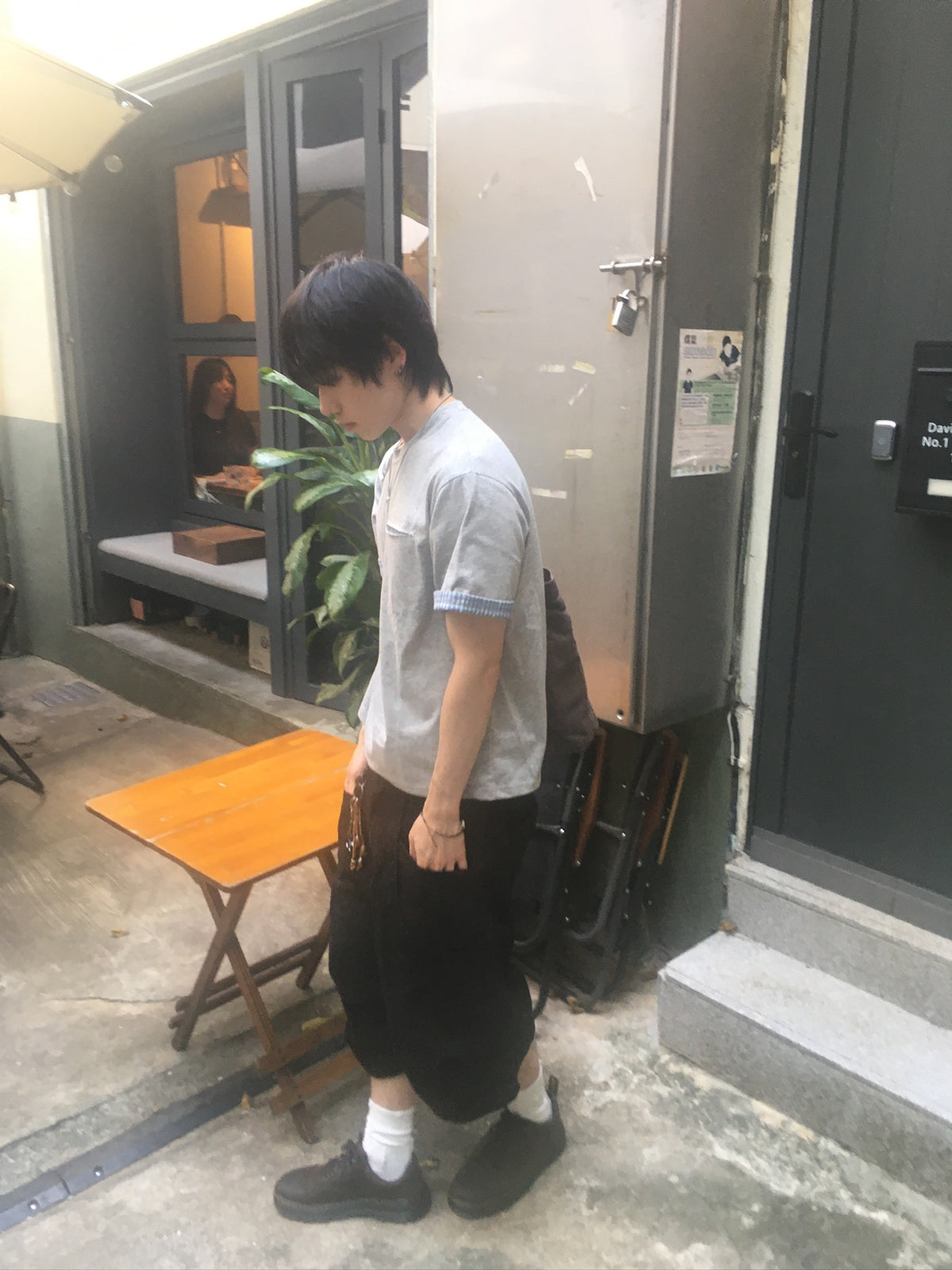 check roll-up pocket tee (grey)