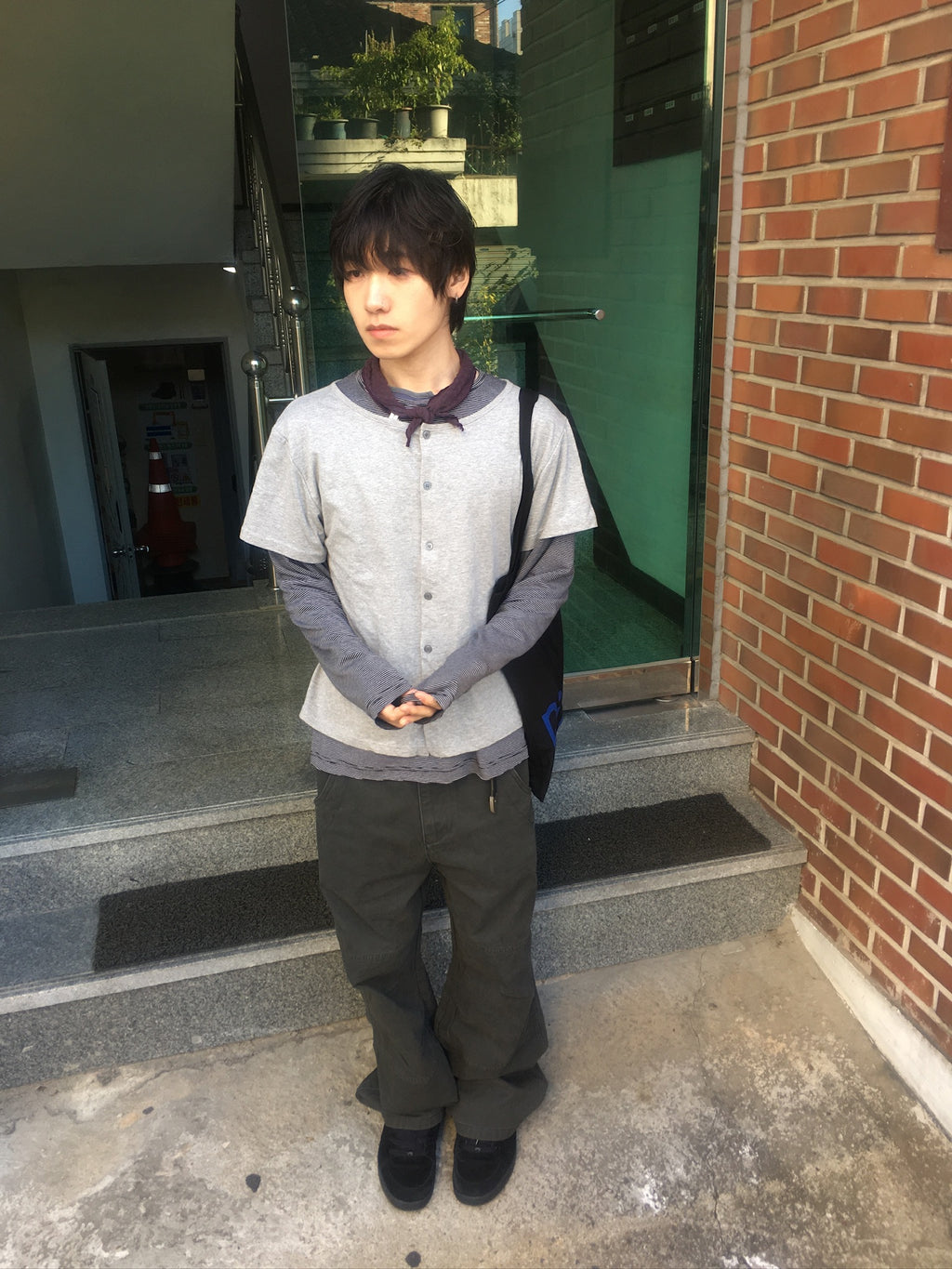 mock layer button tee (grey)