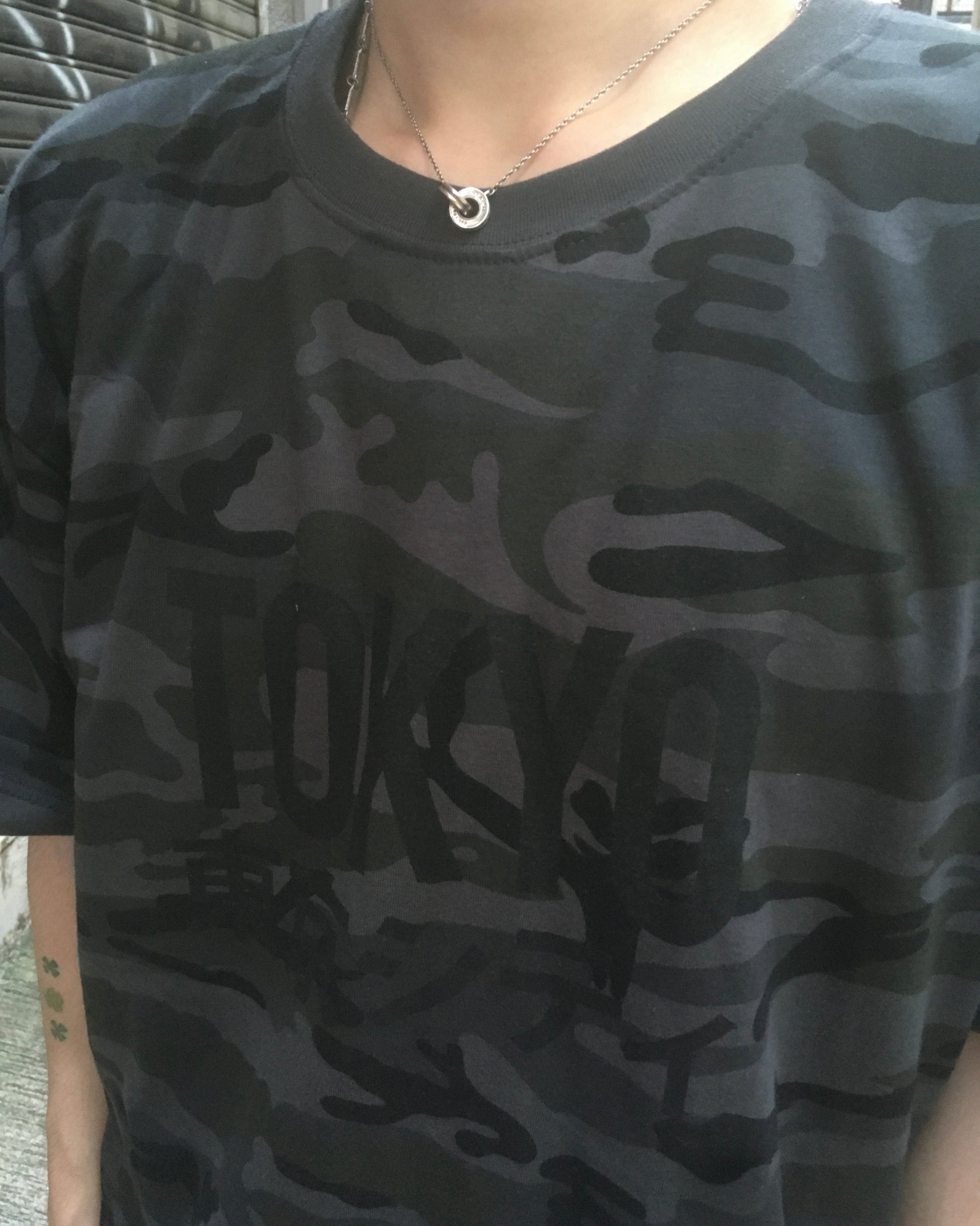 tokyo camo tee (black)