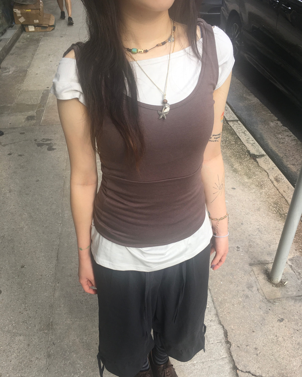 two-piece layered tee (brown/light grey)