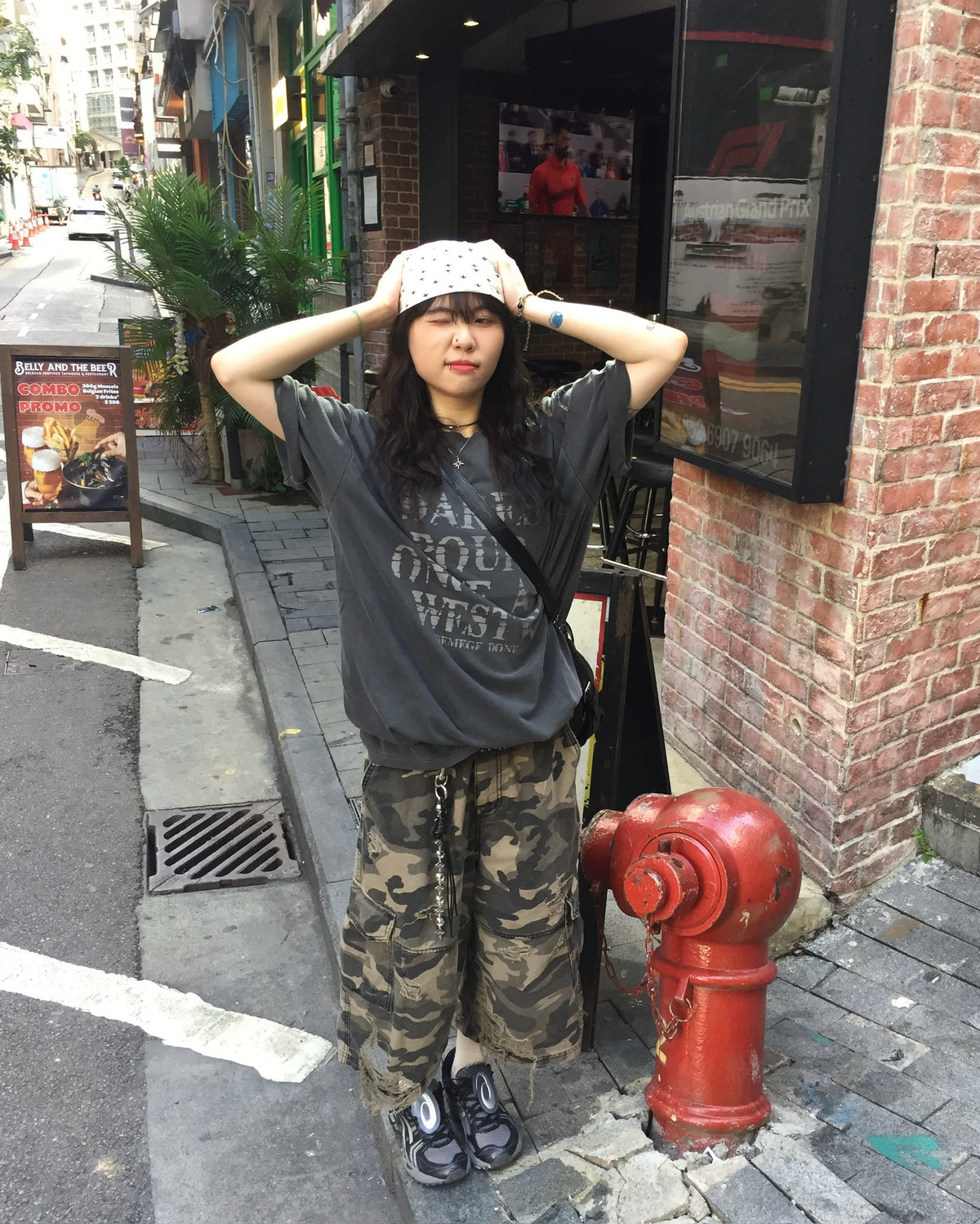 camo damaged bermuda pants