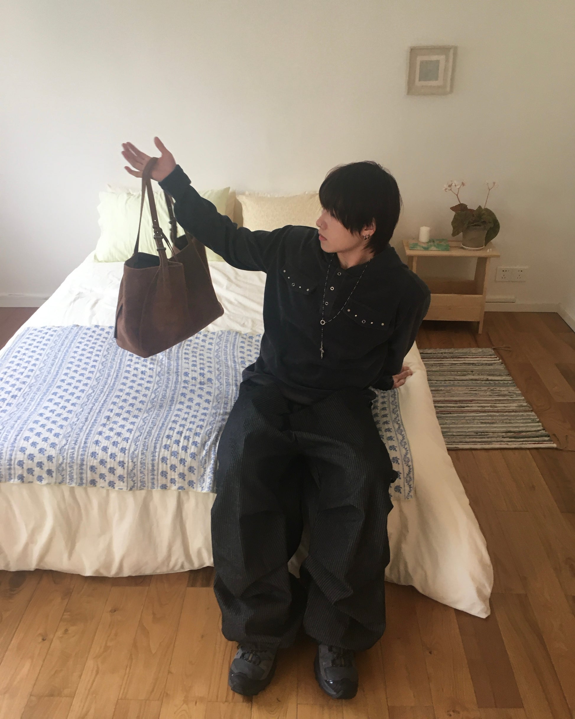 suede shoulder bag (camel)