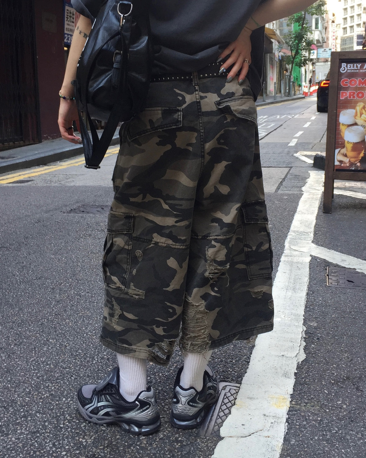 camo damaged bermuda pants