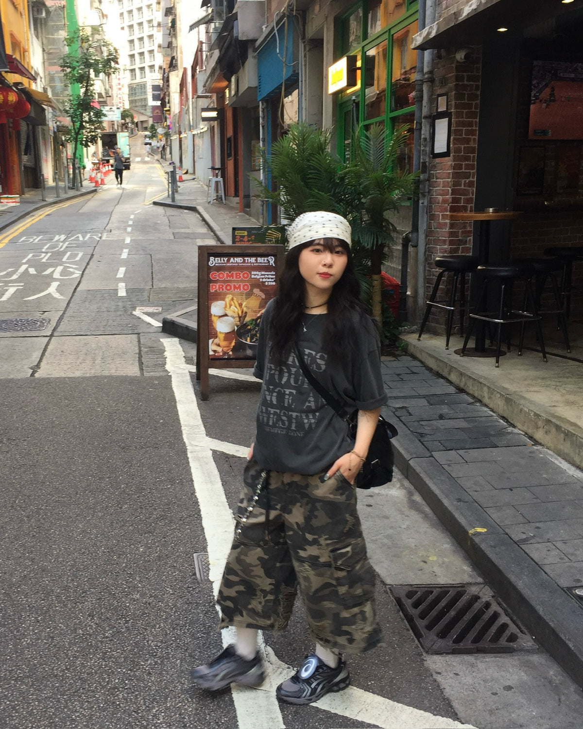 camo damaged bermuda pants