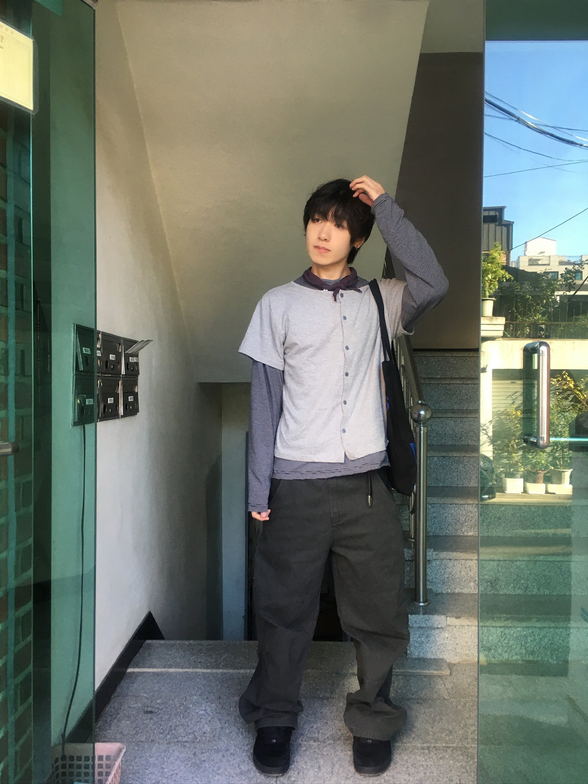 mock layer button tee (grey)
