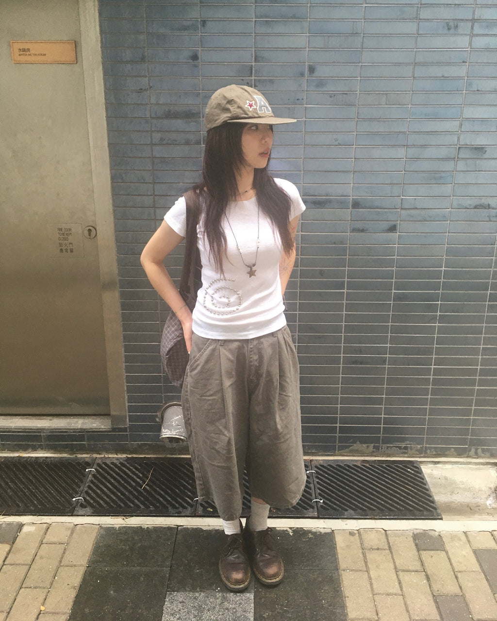 pin tuck bermuda pants (brown)