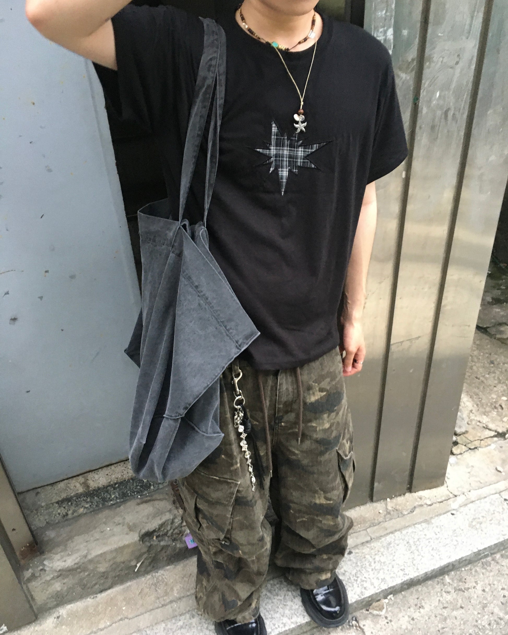 checked star crop tee (black)