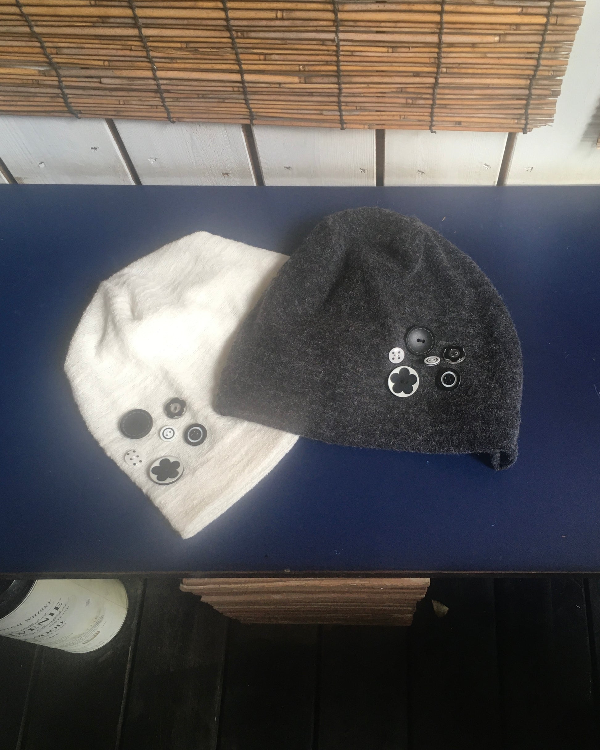 button beanie (charcoal)