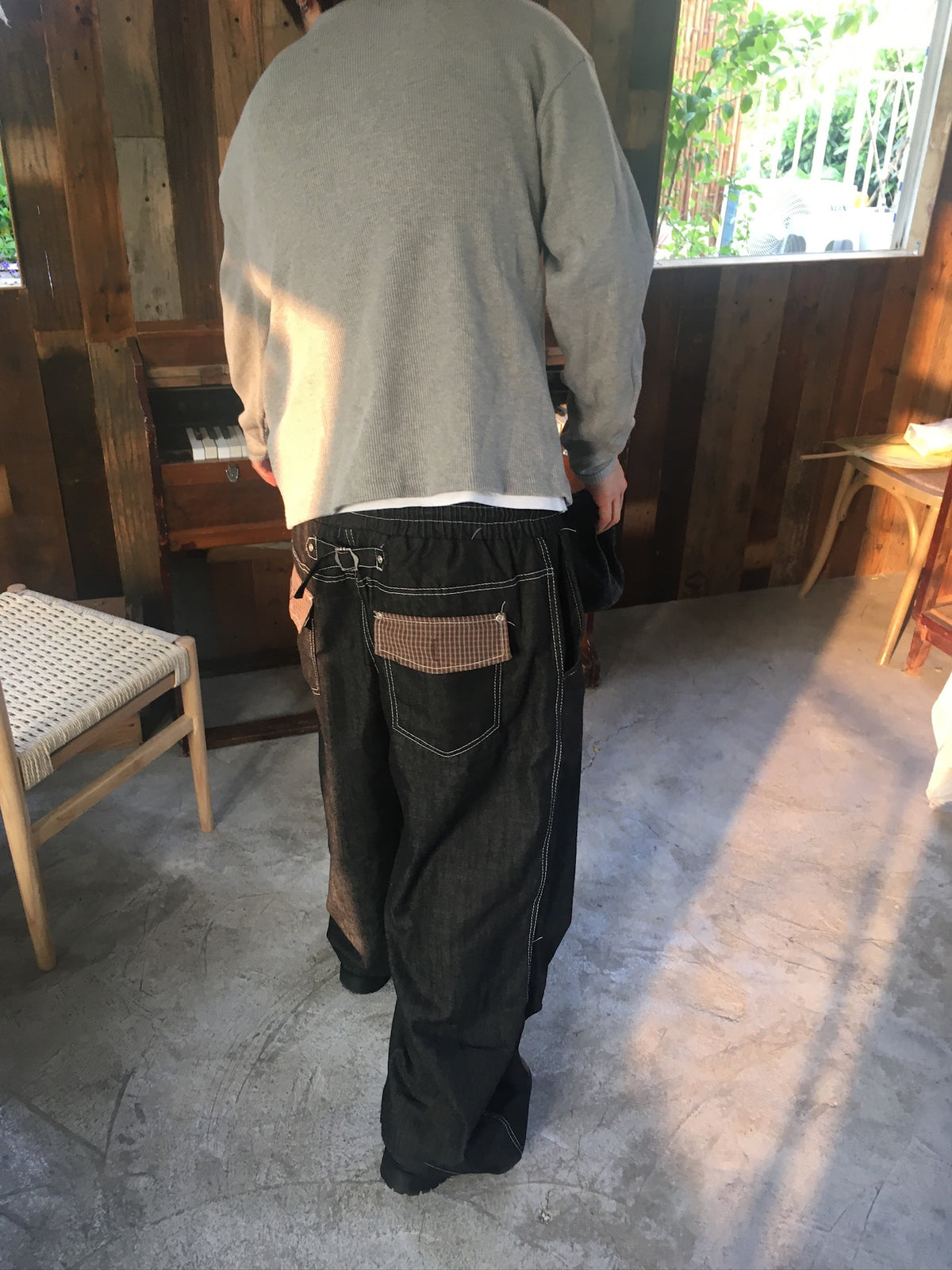 checked cinch back pants (black)