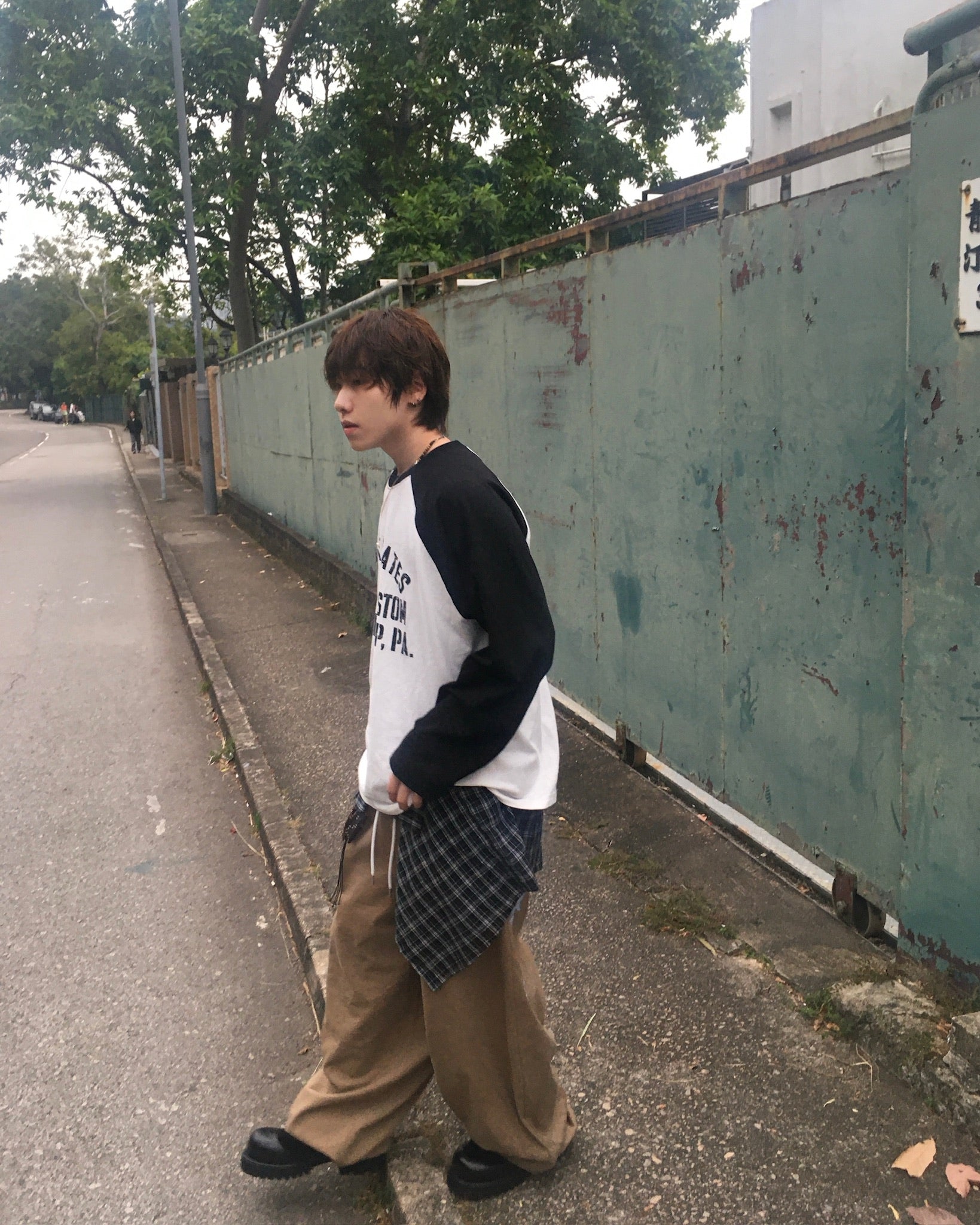 checkmates raglan tee (black/white)