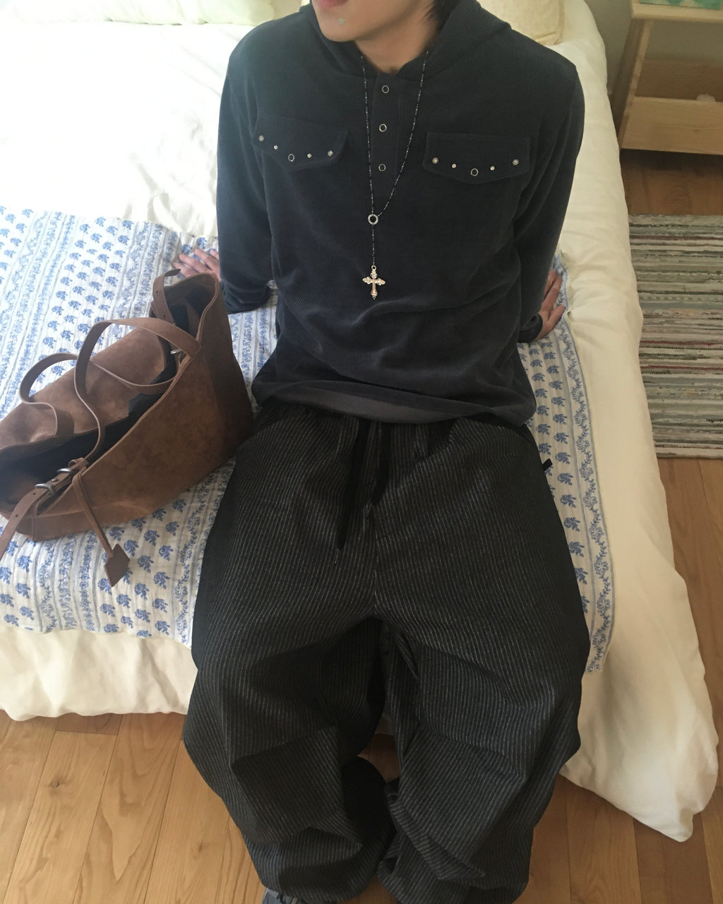 suede shoulder bag (camel)