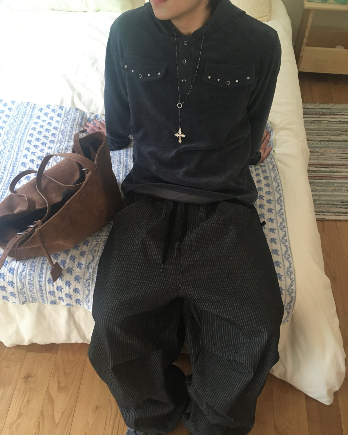 suede shoulder bag (camel)