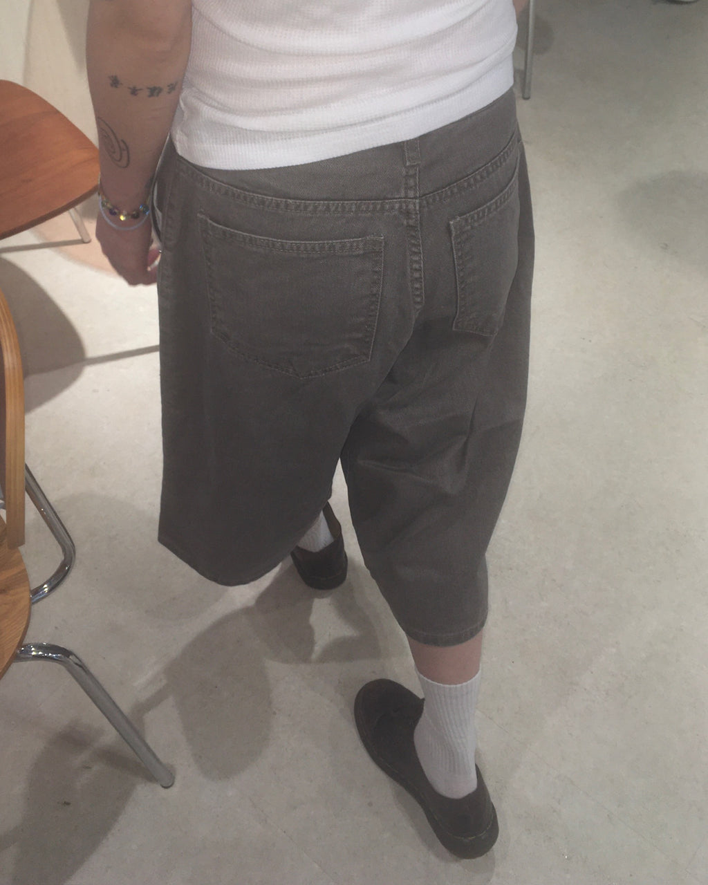 pin tuck bermuda pants (brown)