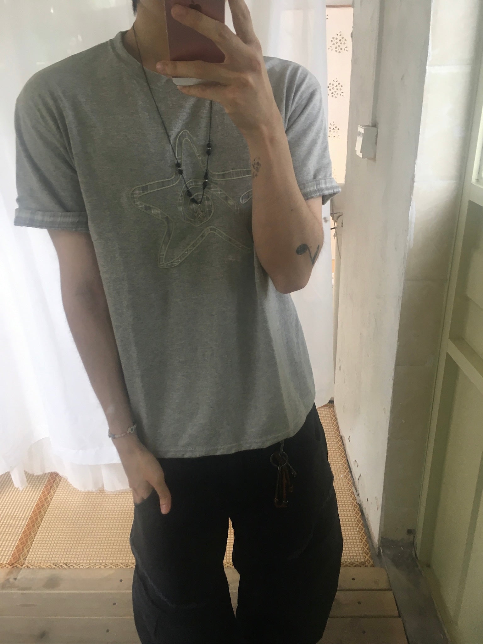 check star roll-up tee (grey)