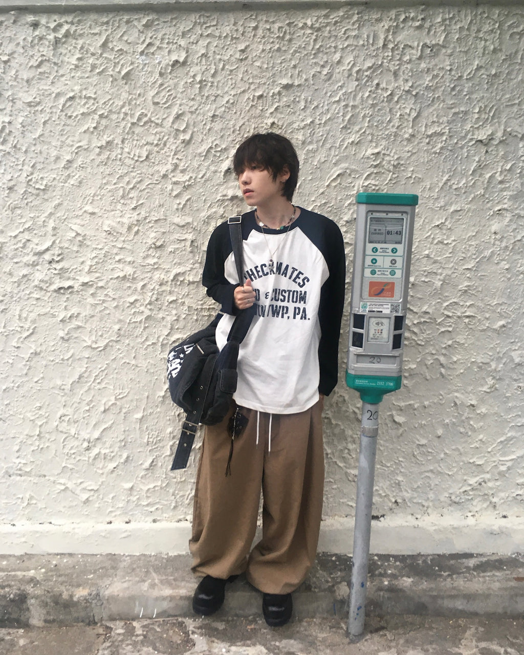 checkmates raglan tee (black/white)