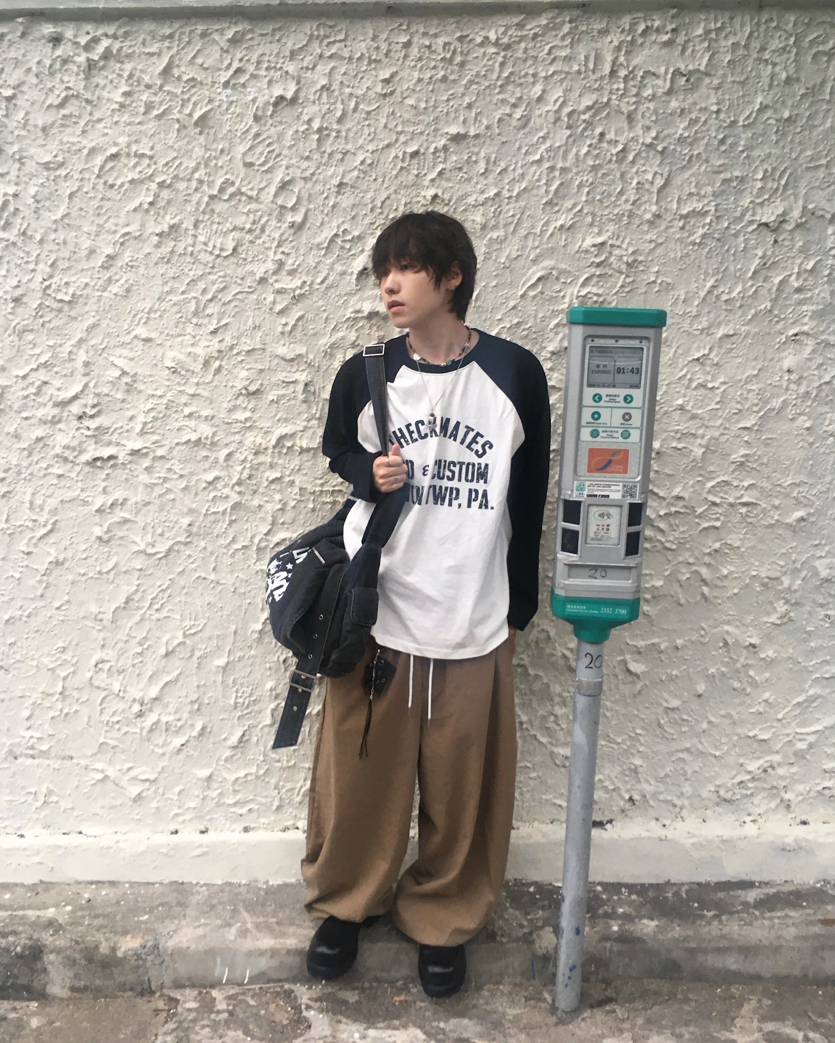 checkmates raglan tee (black/white)