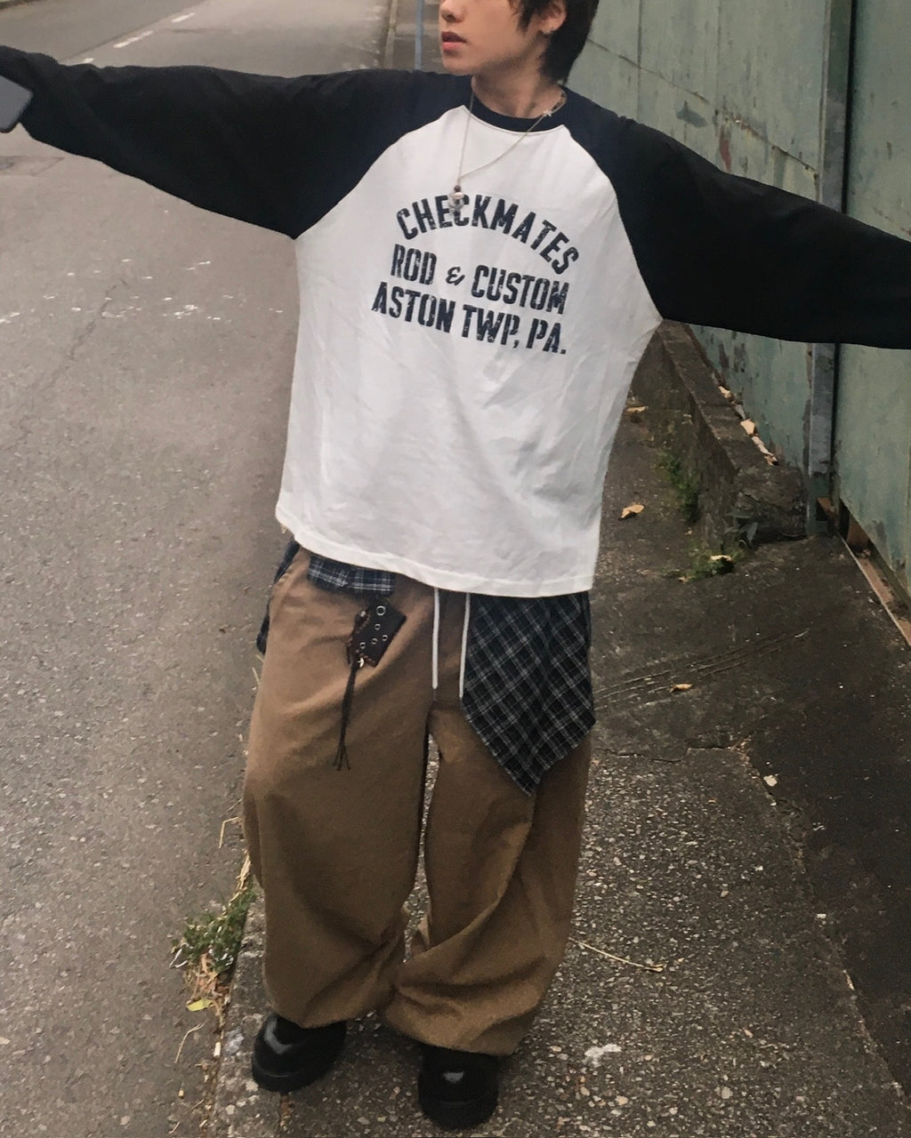 checkmates raglan tee (black/white)