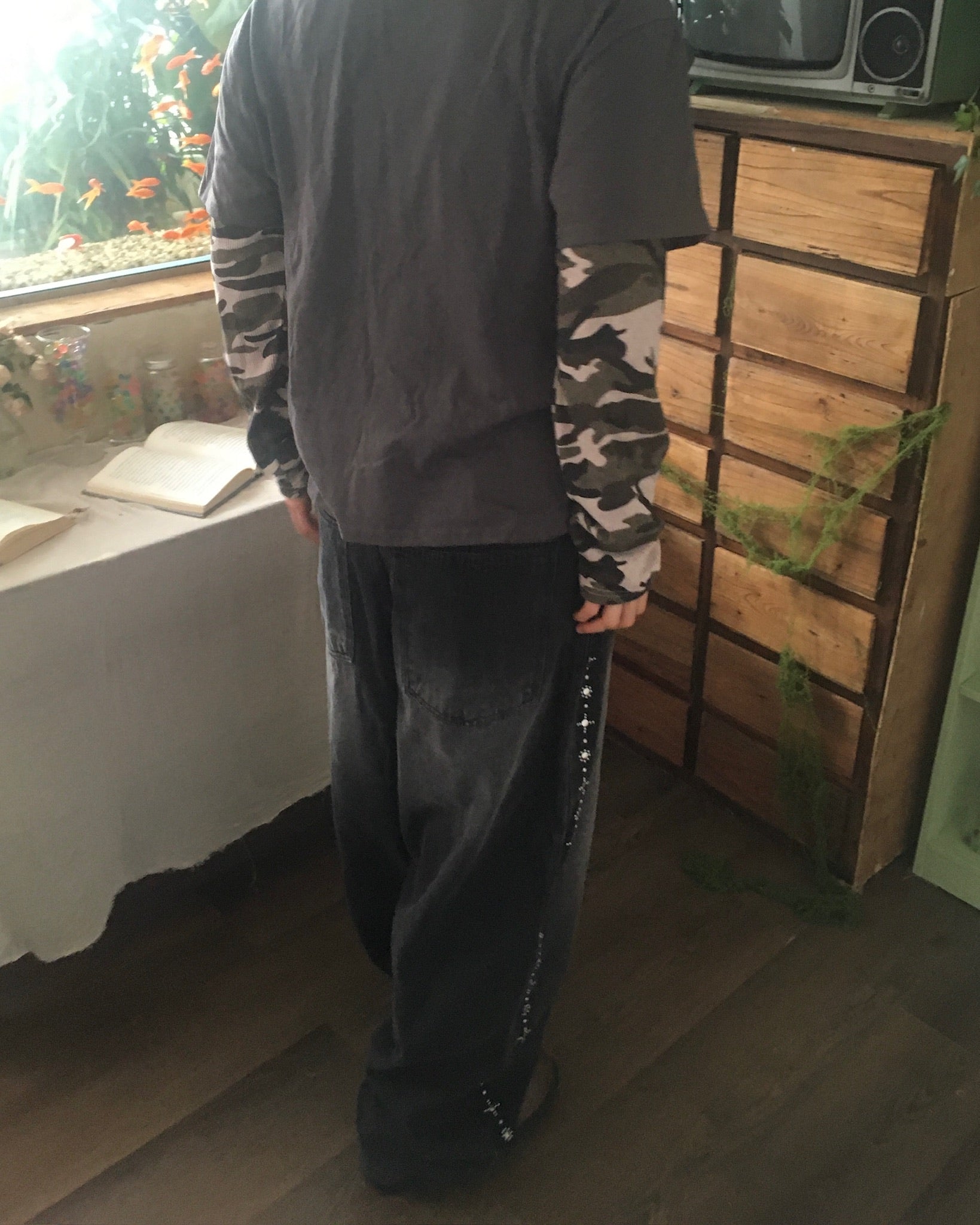 camo crop layered tee (charcoal)