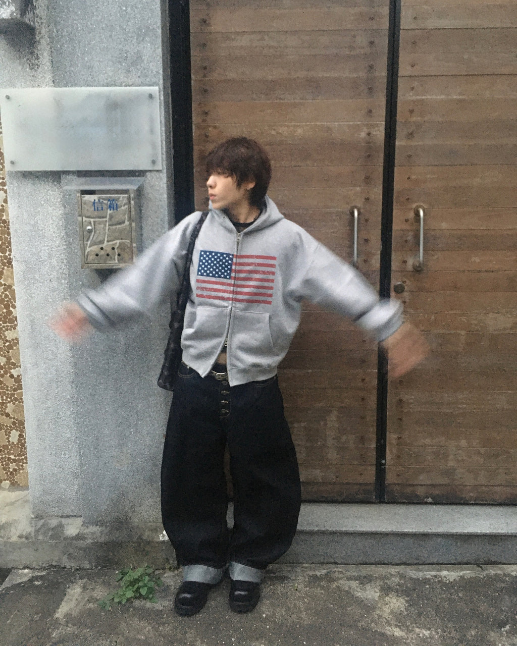 stitch baggy raw jeans