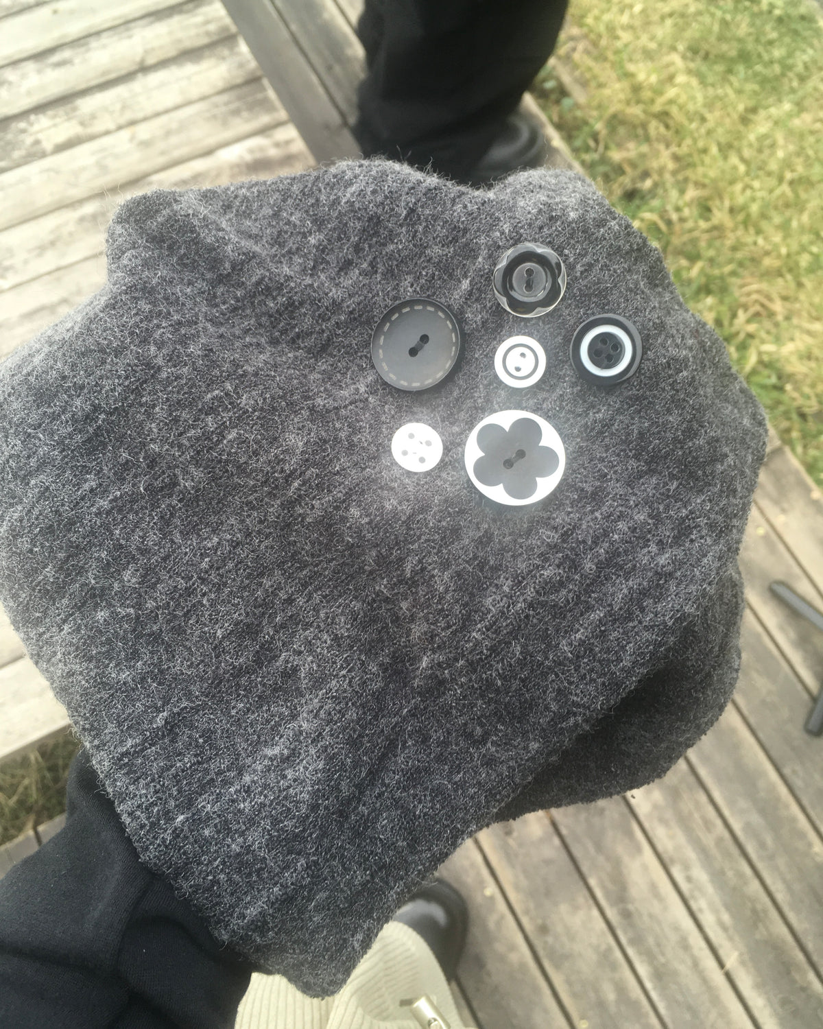 button beanie (charcoal)