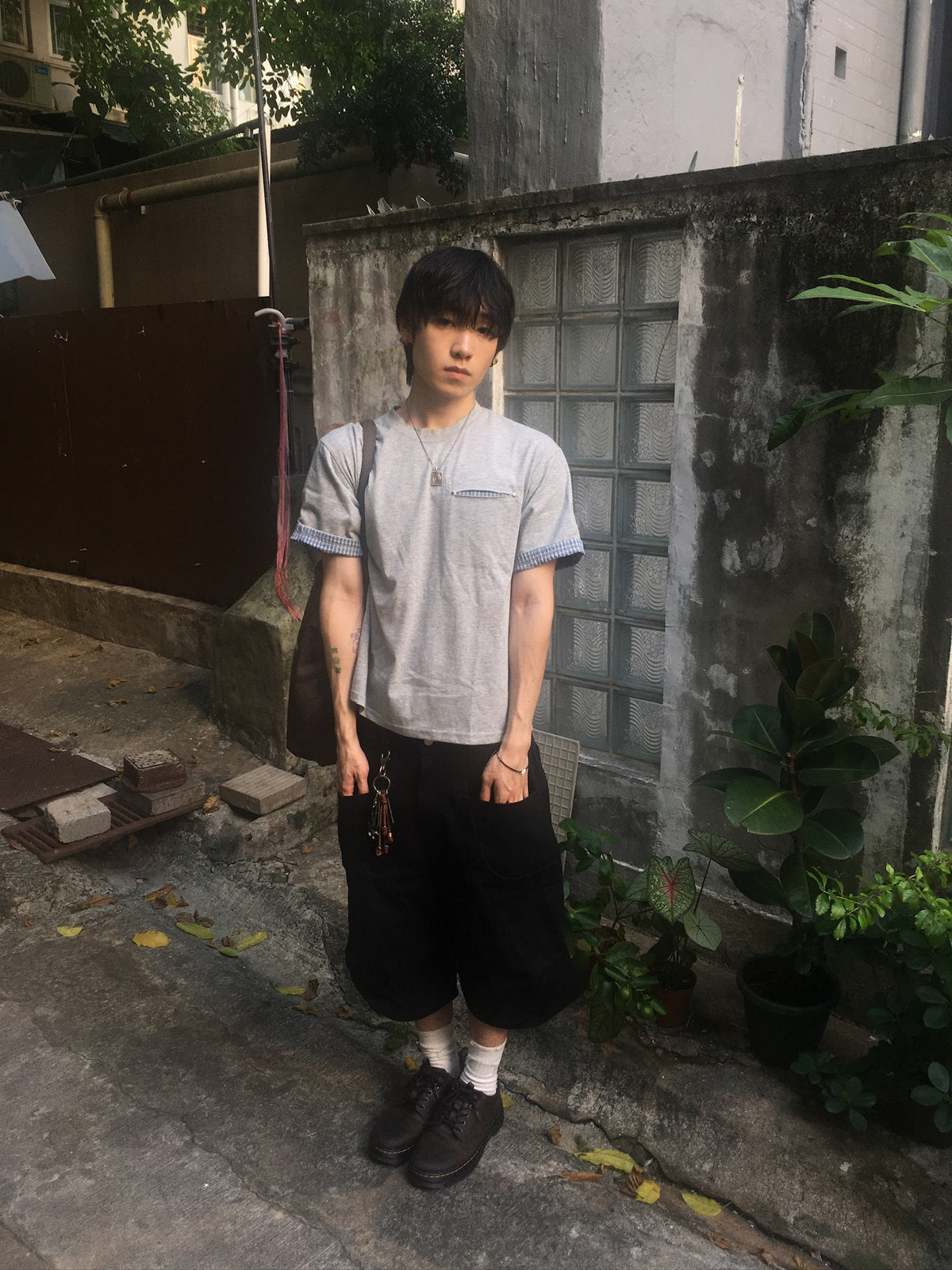check roll-up pocket tee (grey)