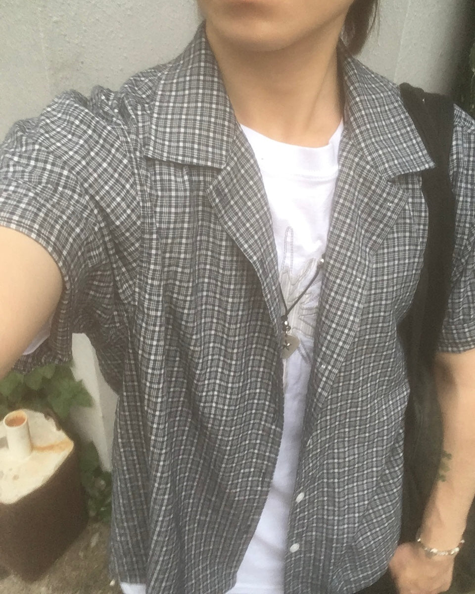 checked v-neck crop shirt (navy)