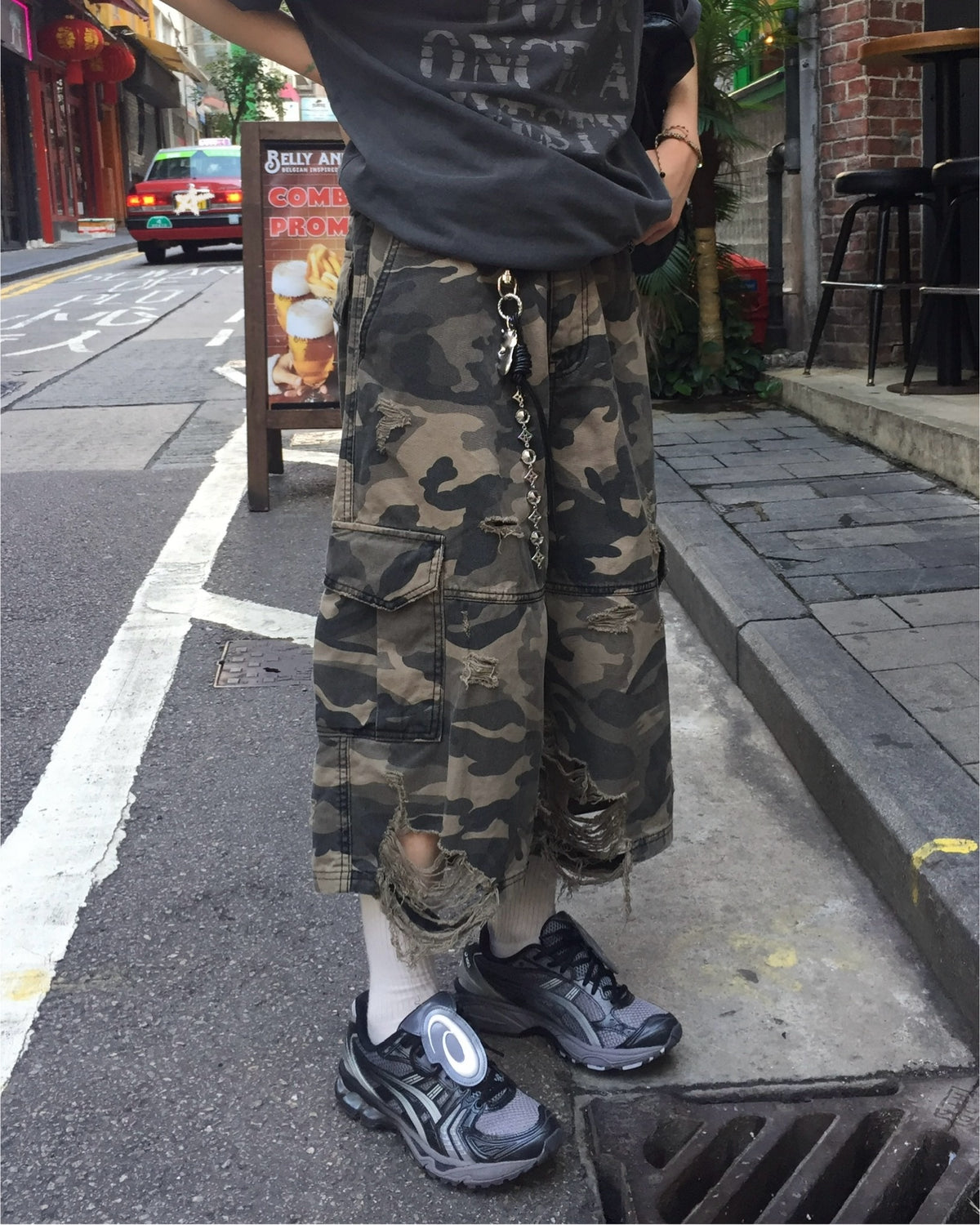 camo damaged bermuda pants