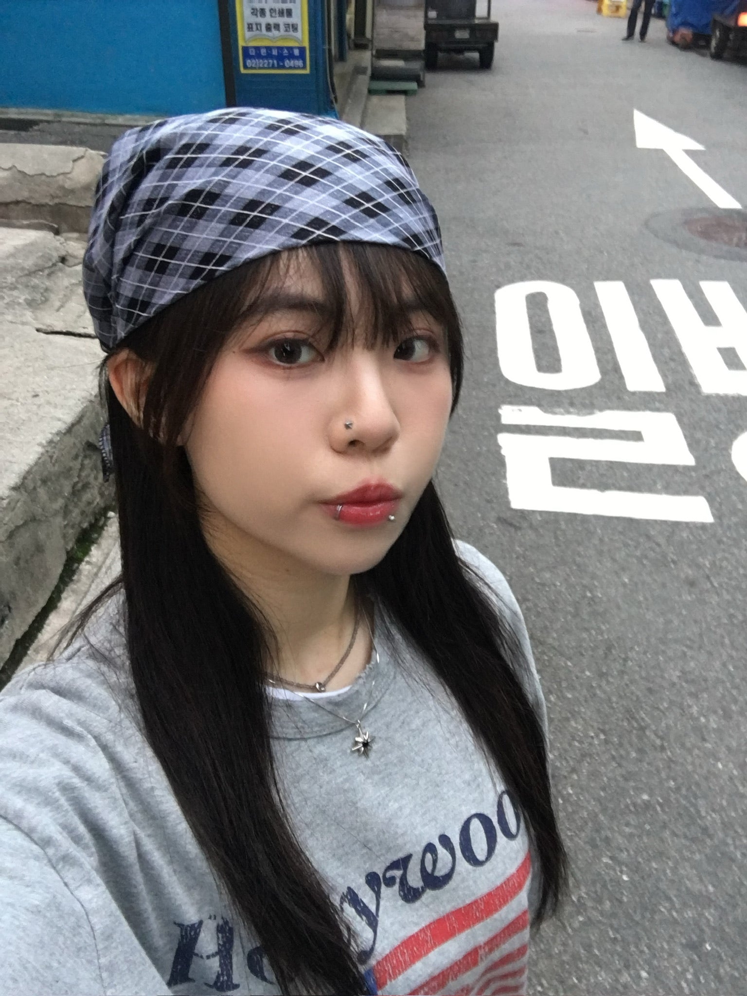 checked scarf (charcoal)