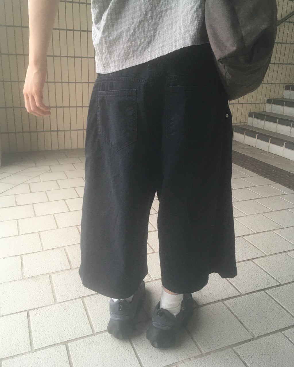 pin tuck bermuda pants (black)
