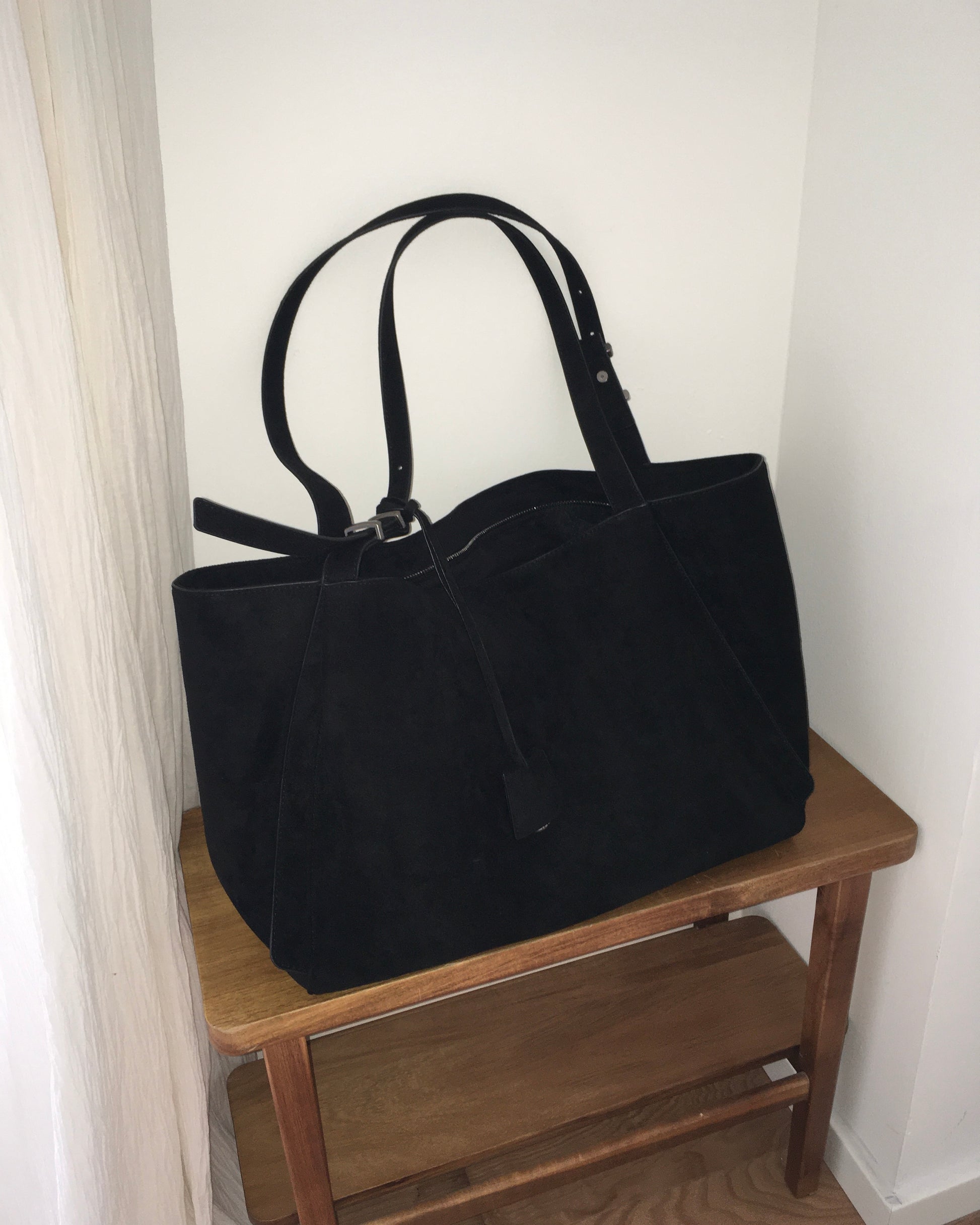 suede shoulder bag (black)