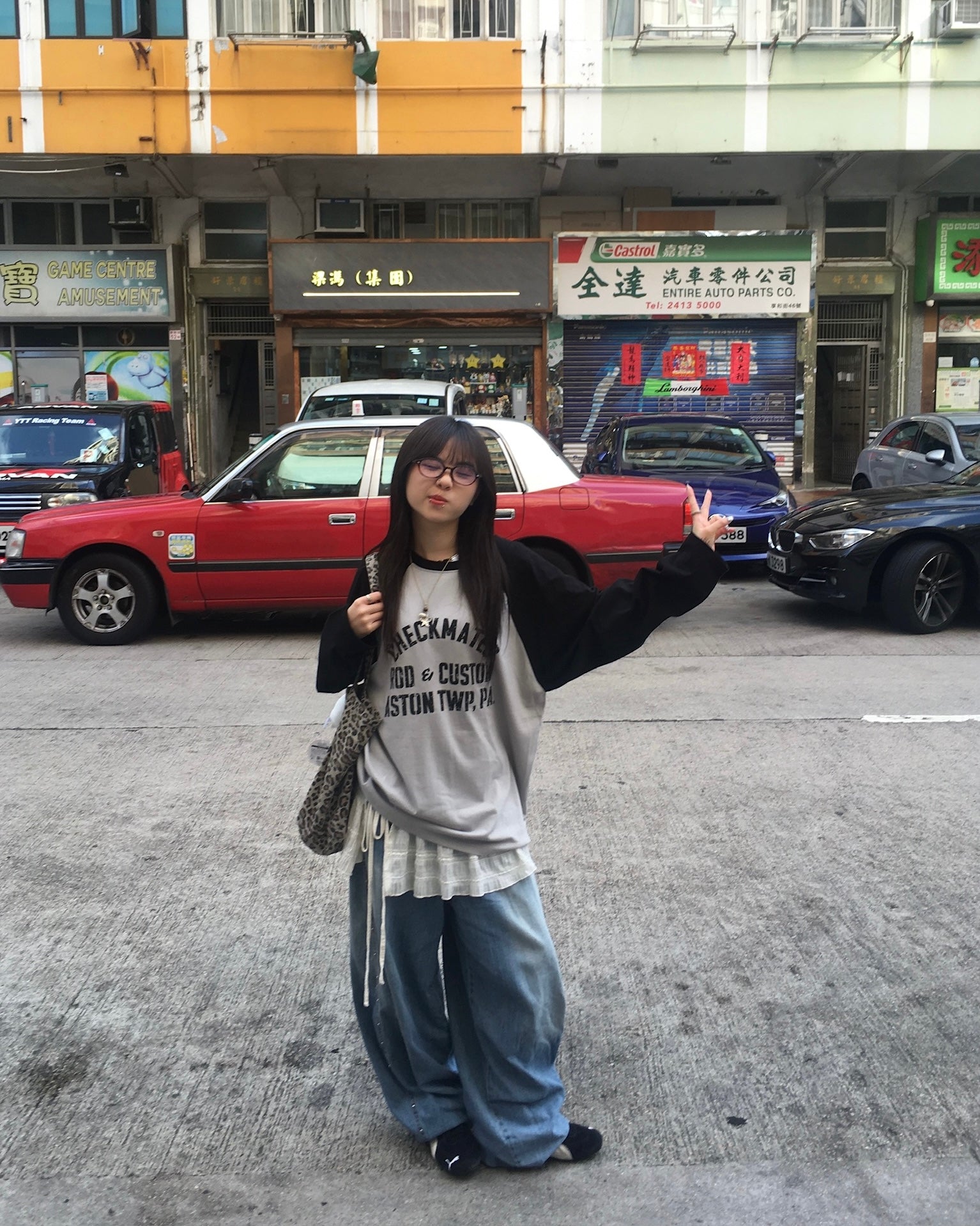 checkmates raglan tee (black/grey)