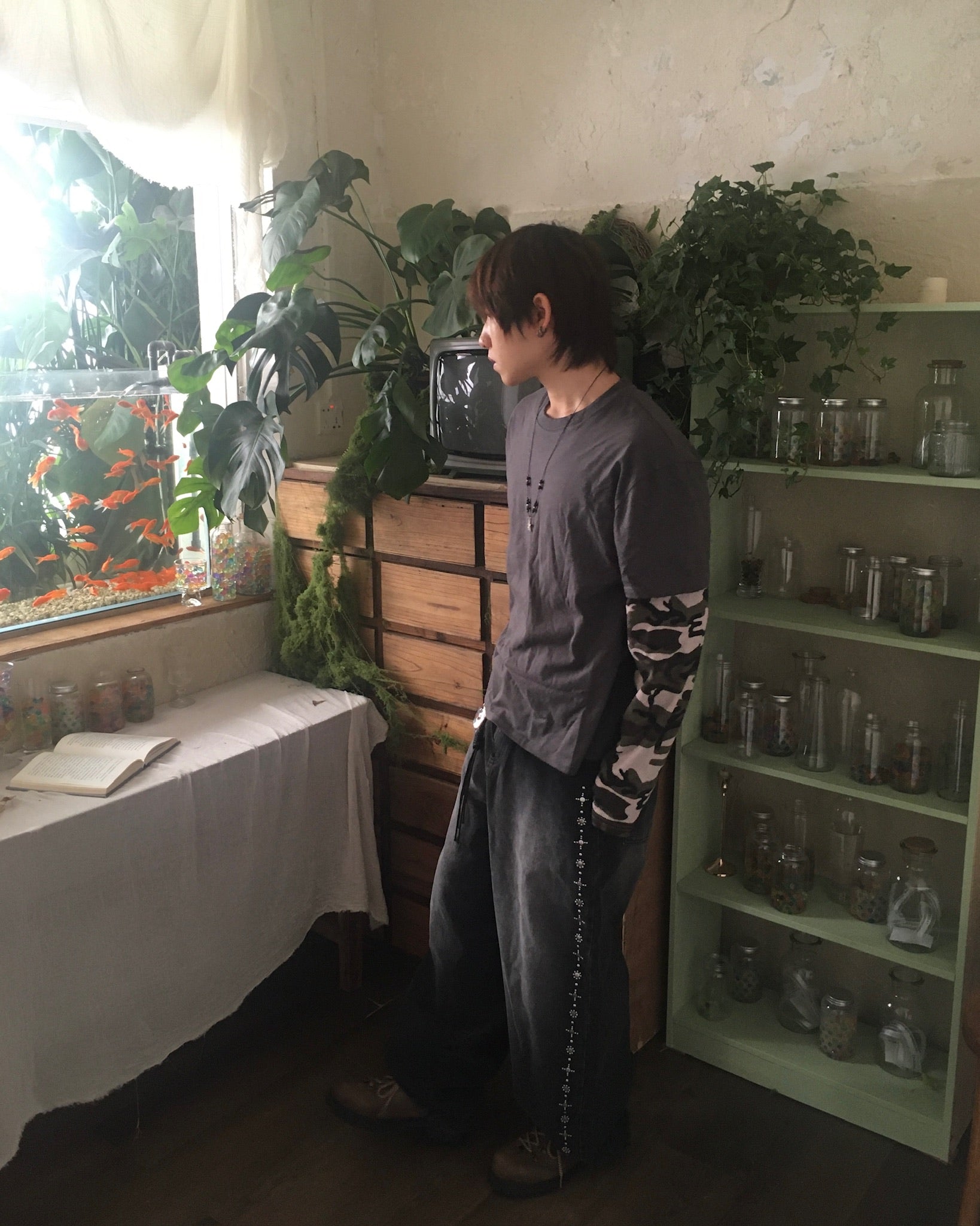 camo crop layered tee (charcoal)